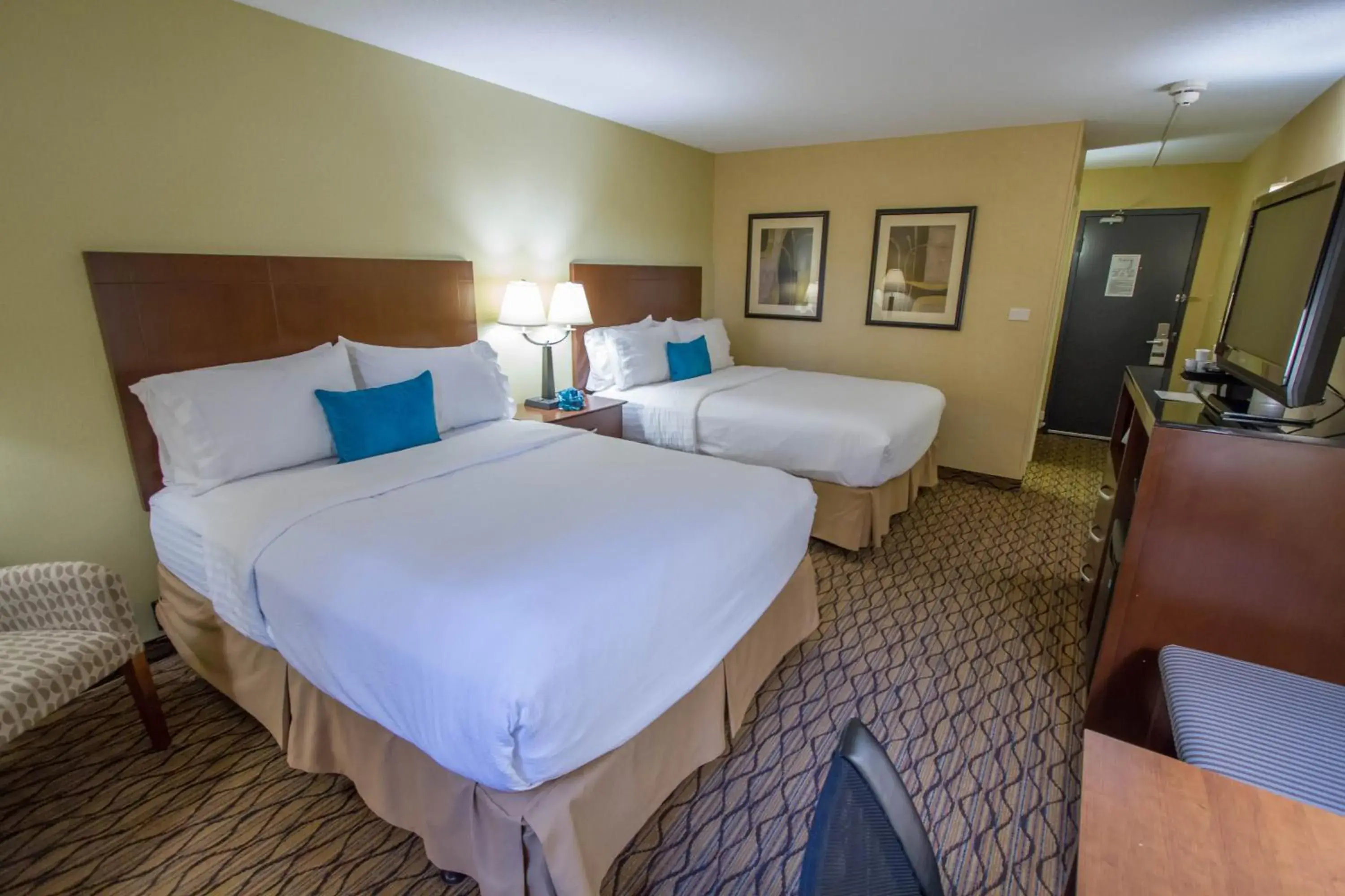 Photo of the whole room, Bed in Holiday Inn Bloomington Airport South- Mall Area