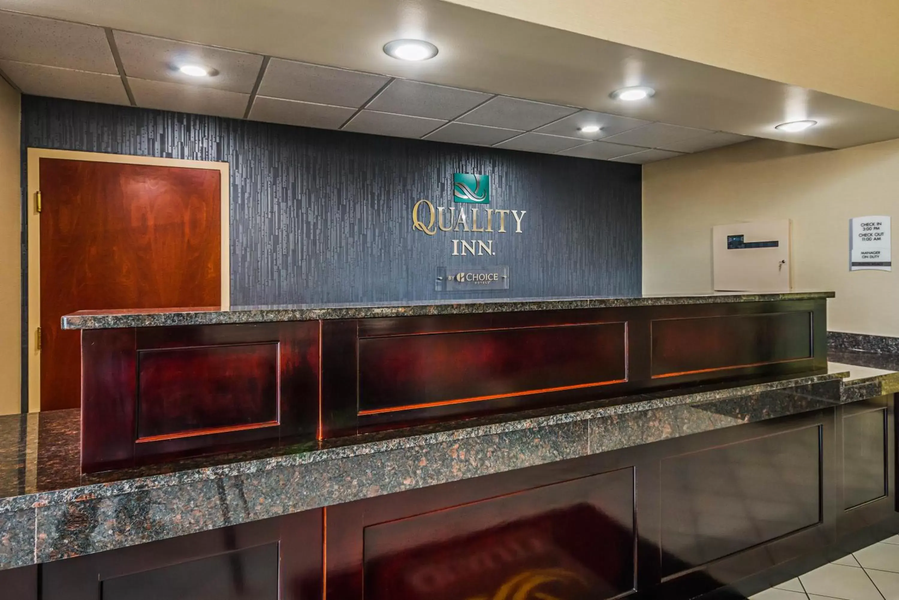 Lobby/Reception in Quality Inn