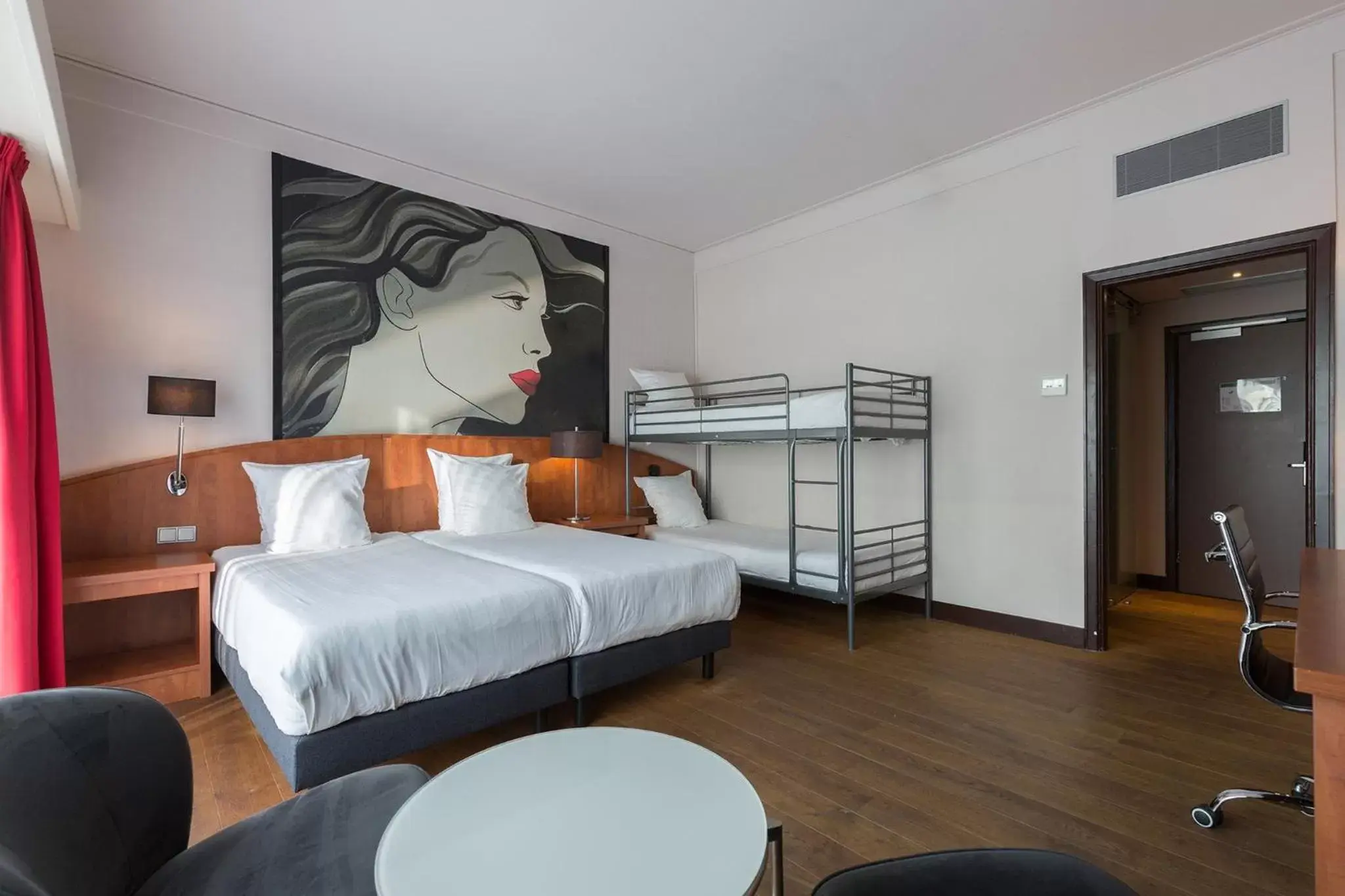 Photo of the whole room, Bed in Leonardo Hotel Utrecht City Center