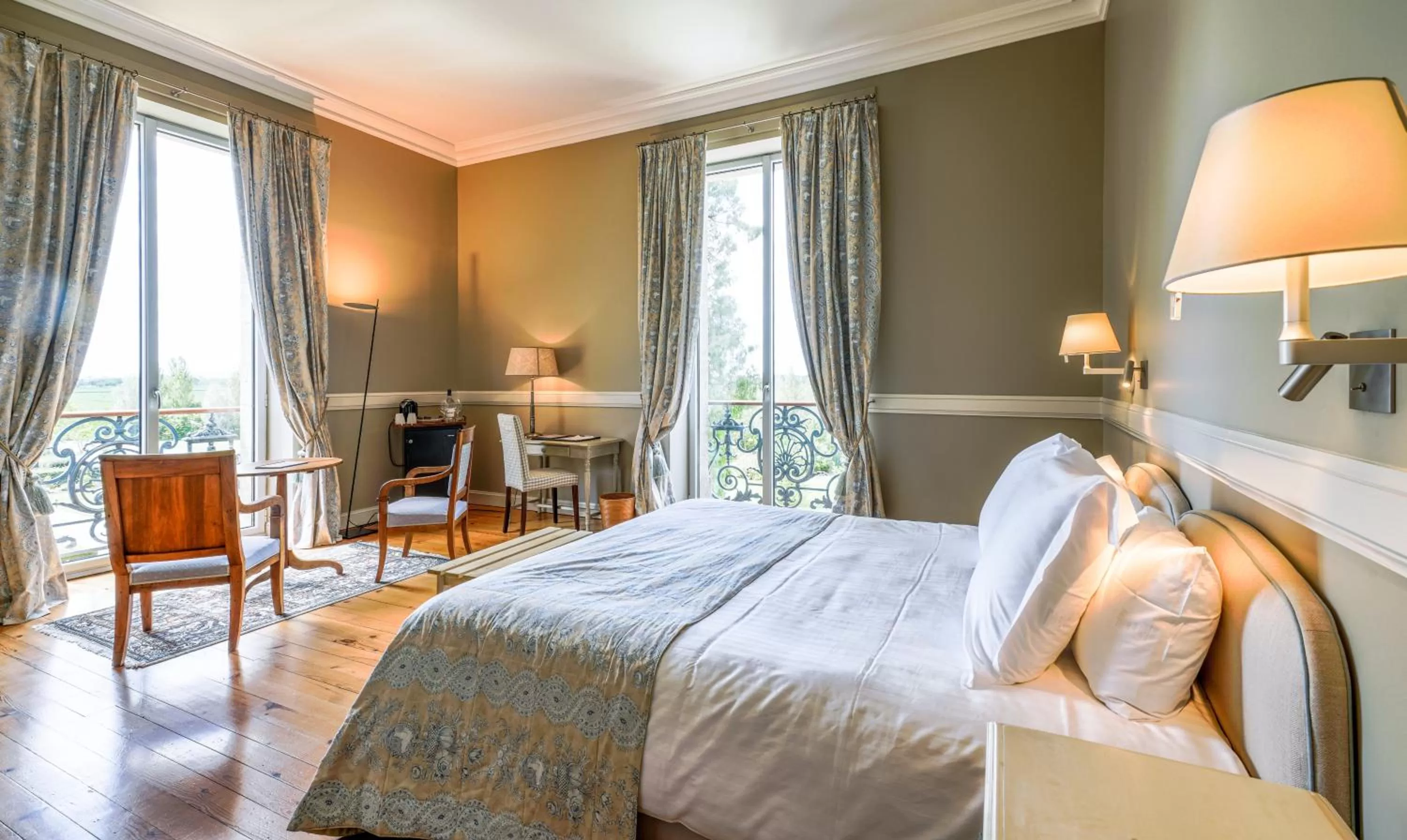 Photo of the whole room, Bed in Château Grattequina Hôtel