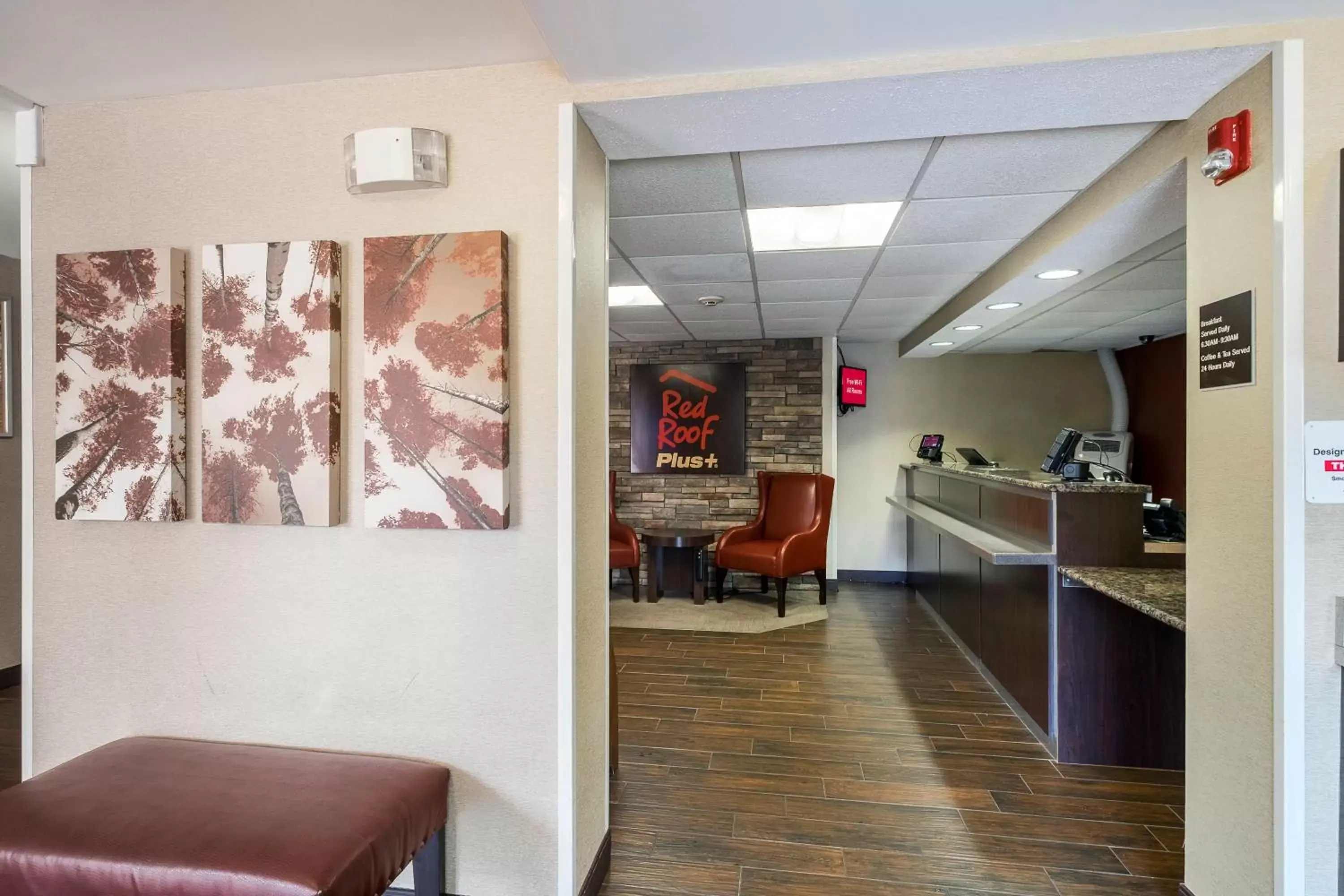 Lobby or reception in Red Roof Inn PLUS+ Boston - Woburn/ Burlington Lobby or reception in Red Roof Inn PLUS+ Boston - Woburn/ Burlington