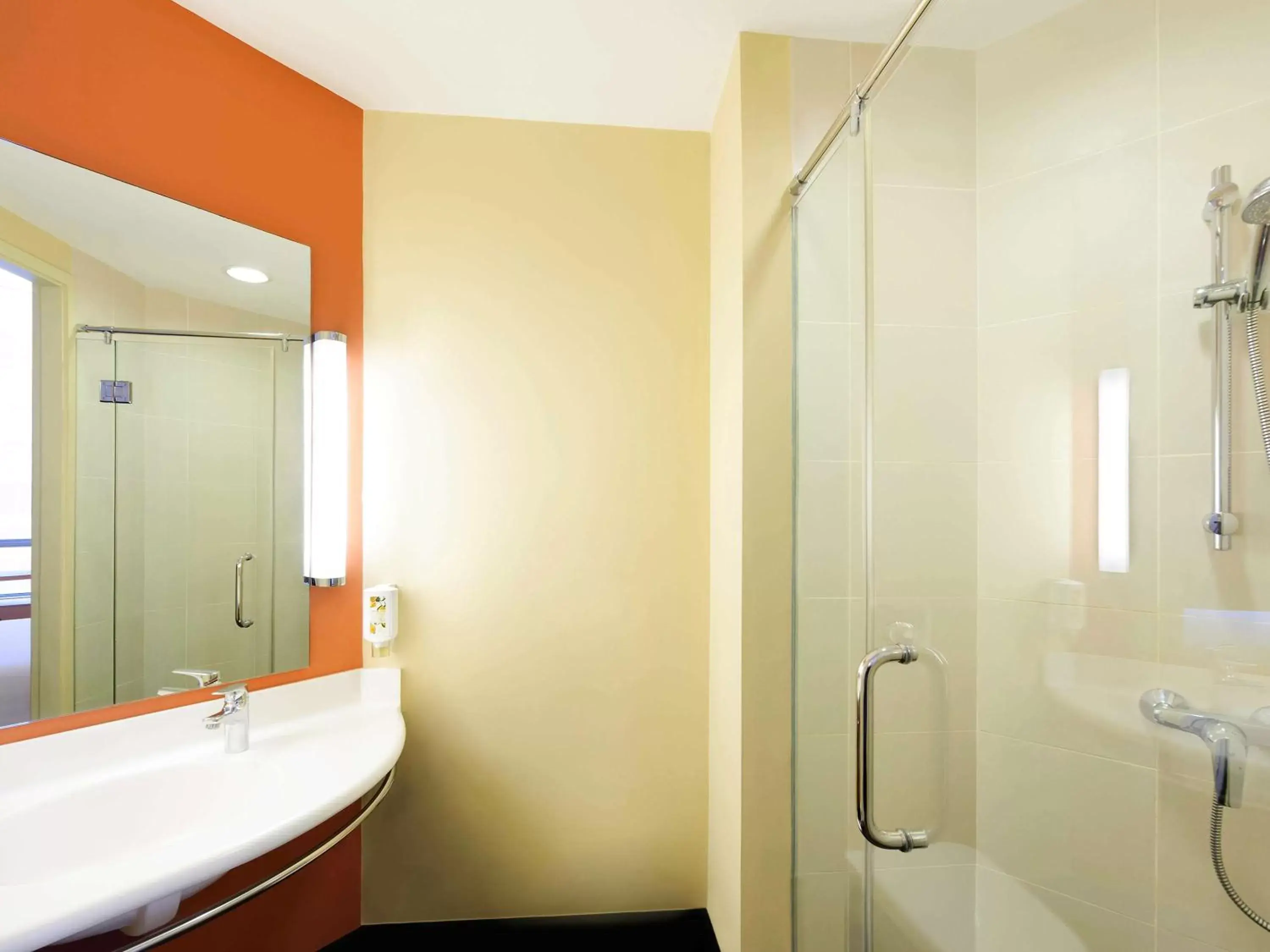 Photo of the whole room, Bathroom in Ibis Singapore Novena