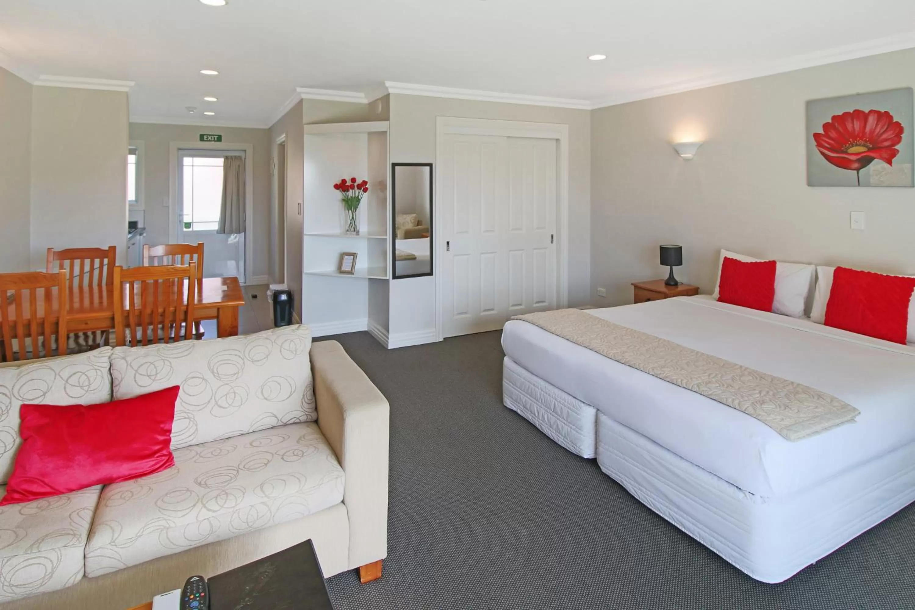 Bed in Kerikeri Park Lodge