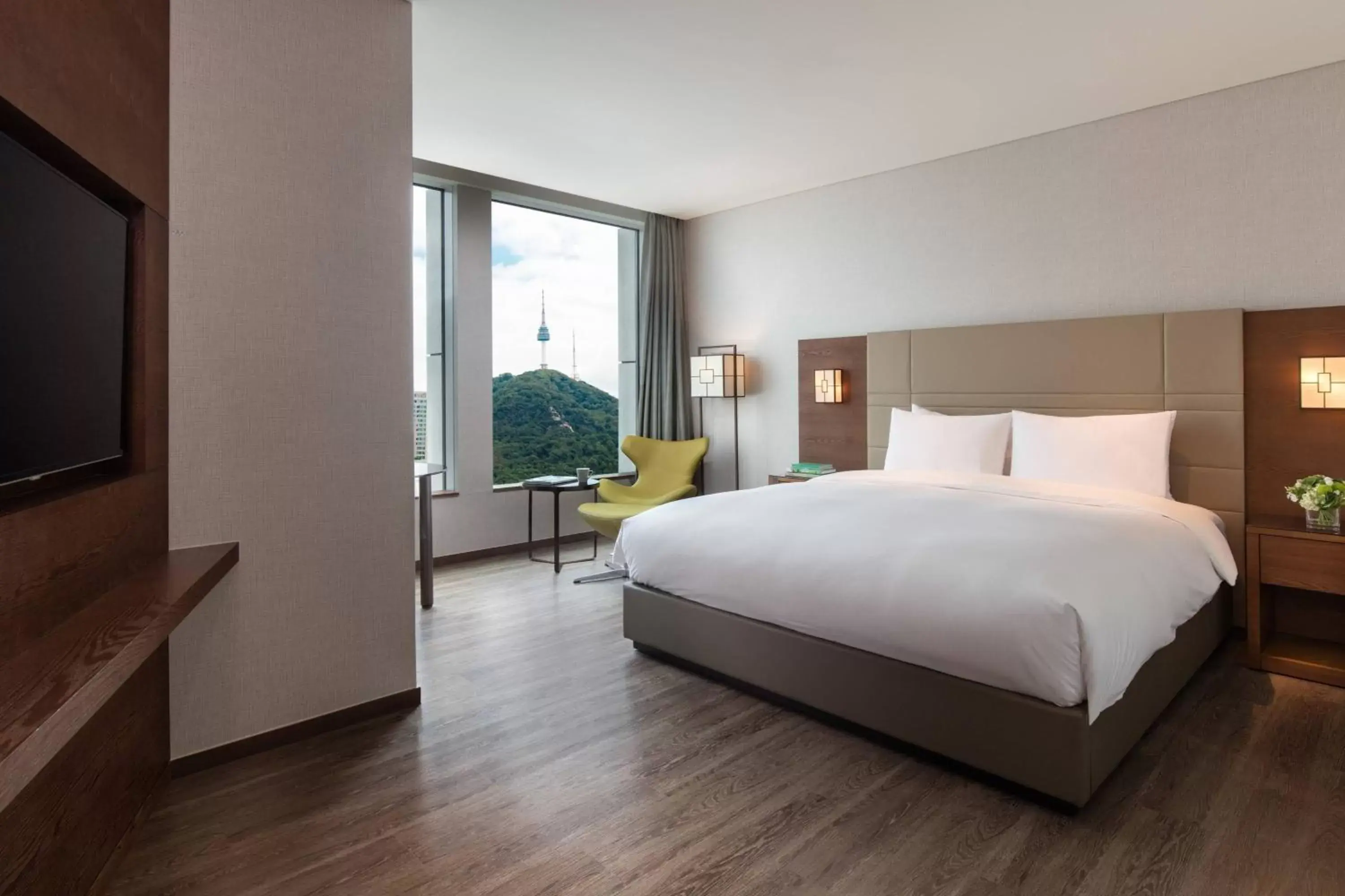 Photo of the whole room, Bed in Courtyard by Marriott Seoul Namdaemun