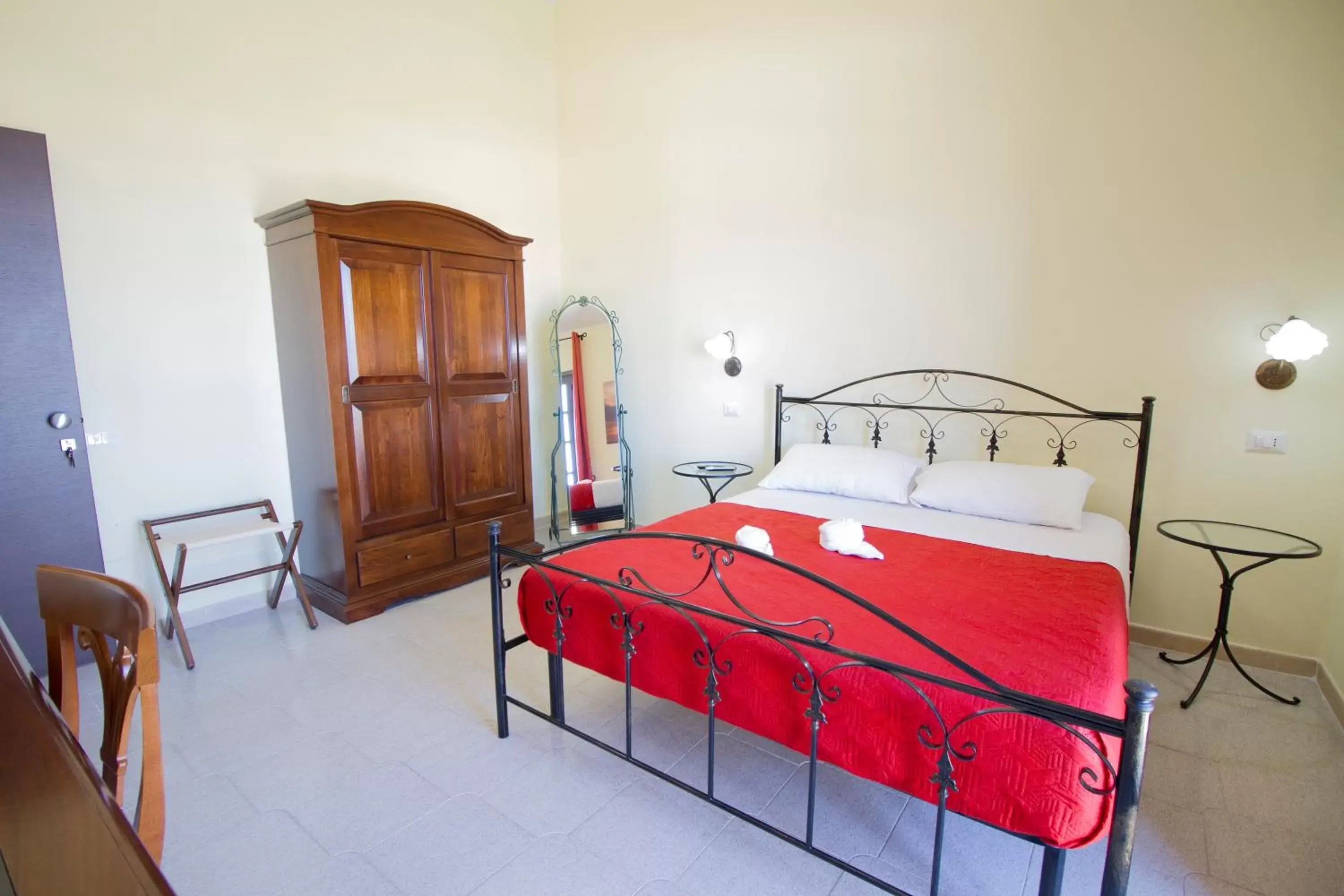 Bedroom, Bed in B&B Capitan Libeccio