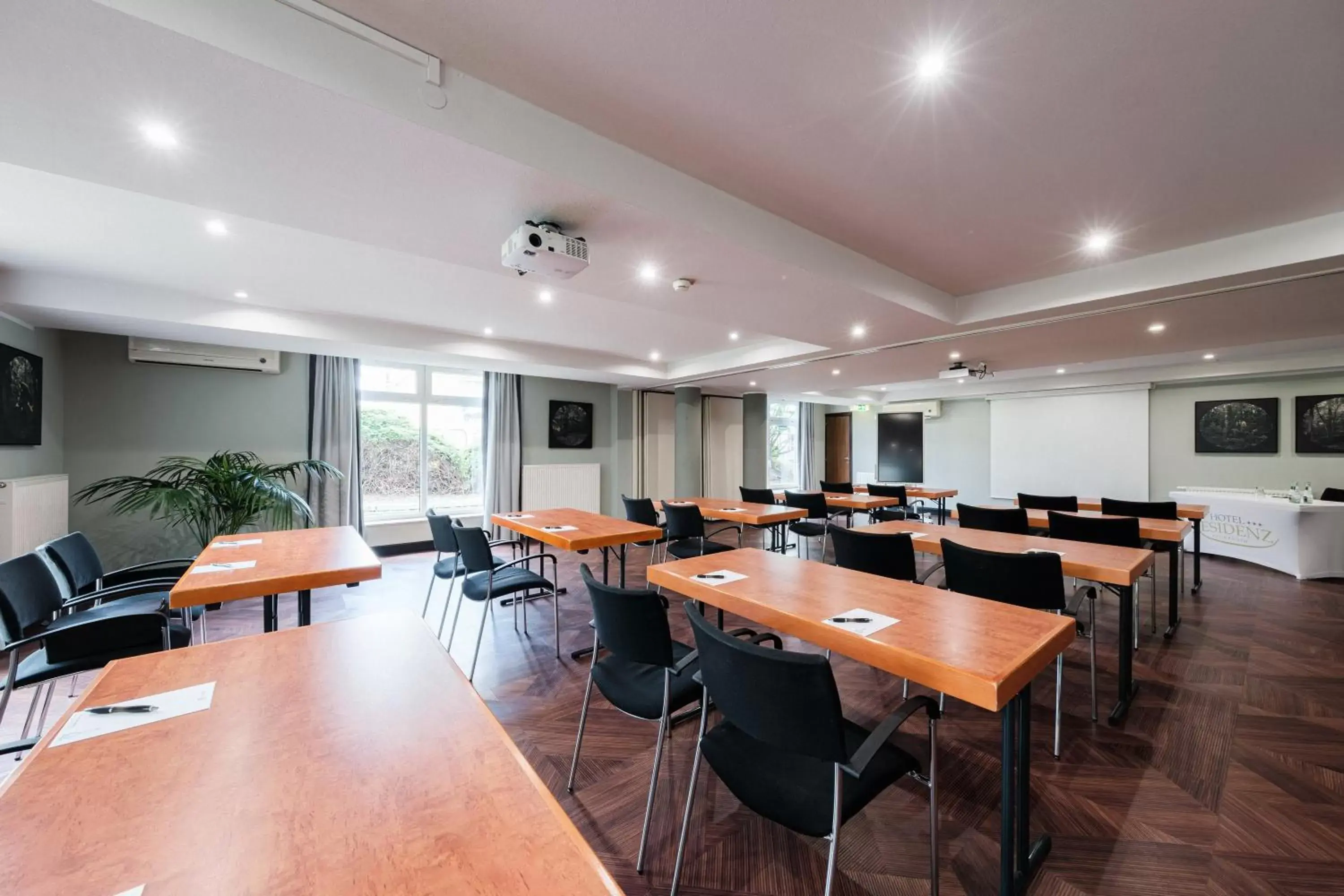 Meeting/conference room, Restaurant/Places to Eat in Hotel Residenz Pforzheim