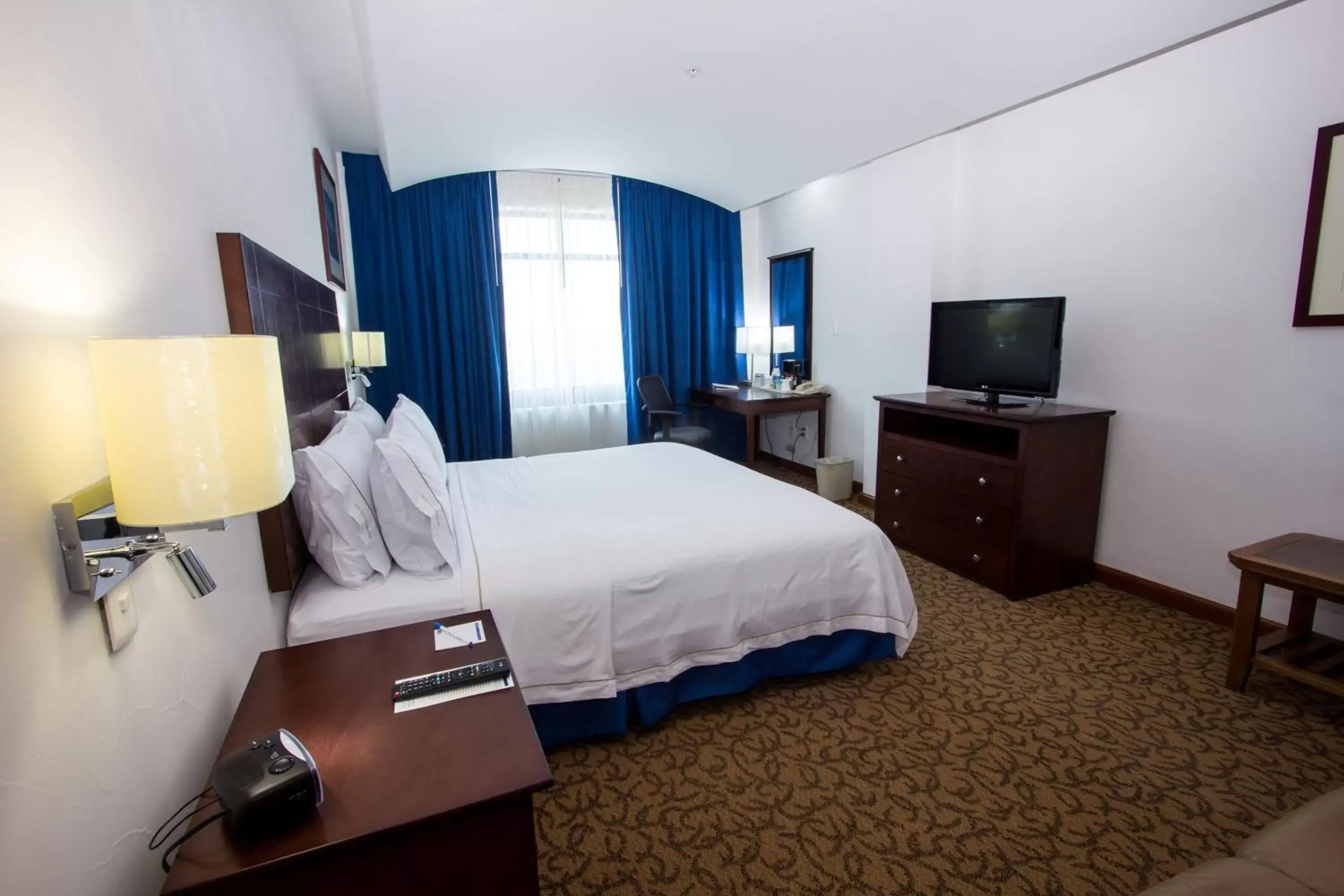 Photo of the whole room, TV/Entertainment Center in Holiday Inn Express Nuevo Laredo, an IHG Hotel