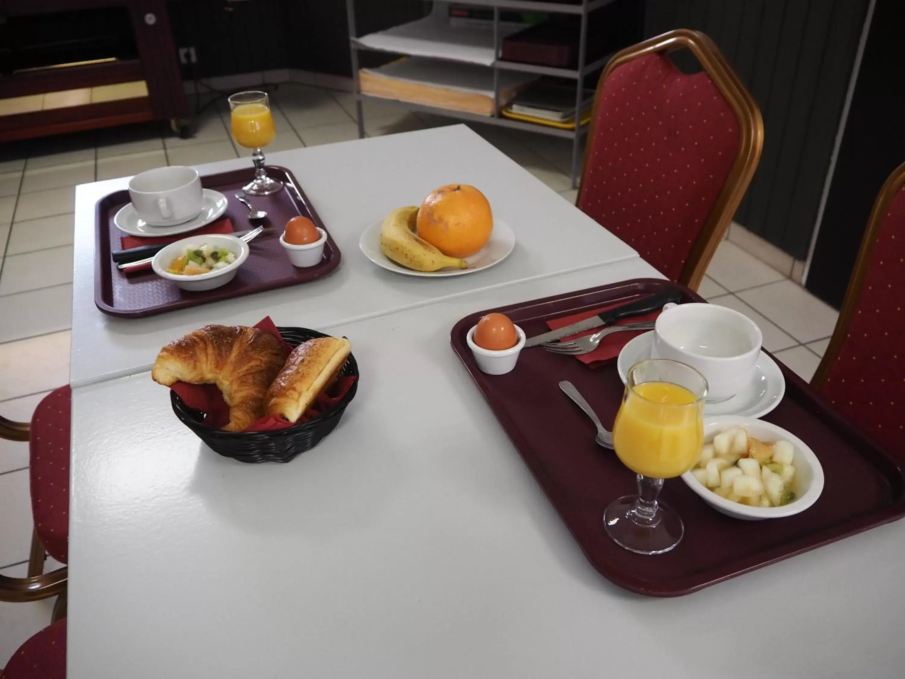Breakfast in HOTEL LE FOIRAIL