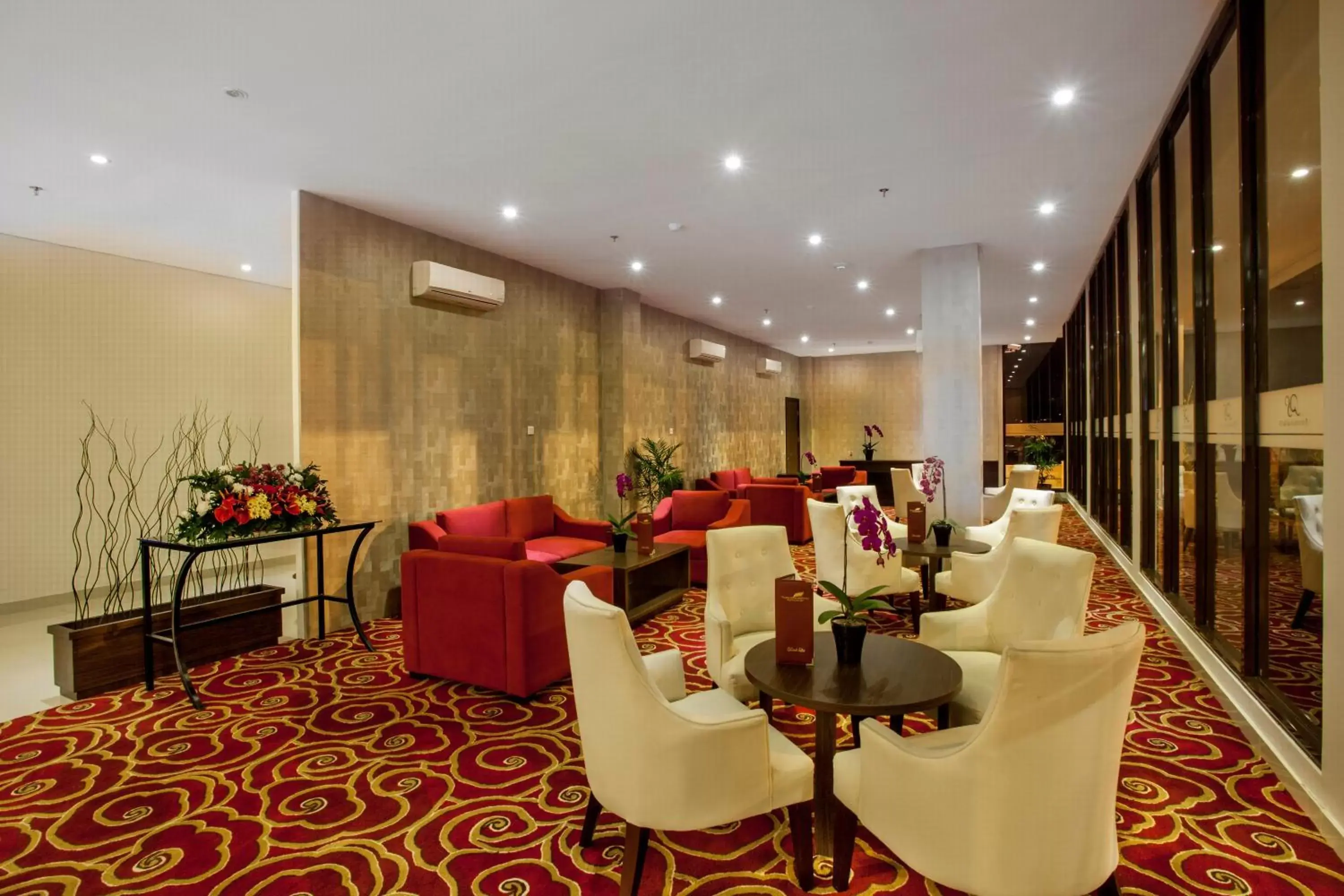 Lobby or reception, Restaurant/Places to Eat in Padjadjaran Suites Resort and Convention Hotel