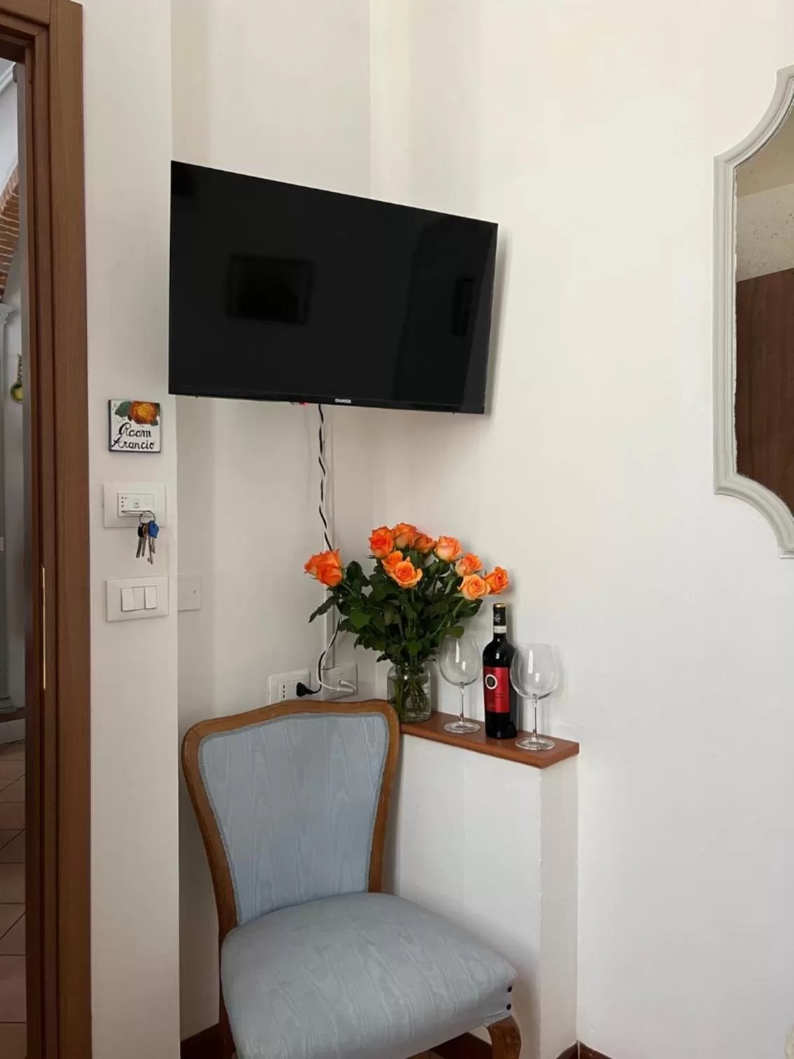 TV and multimedia, TV/Entertainment Center in Home Milù Florence