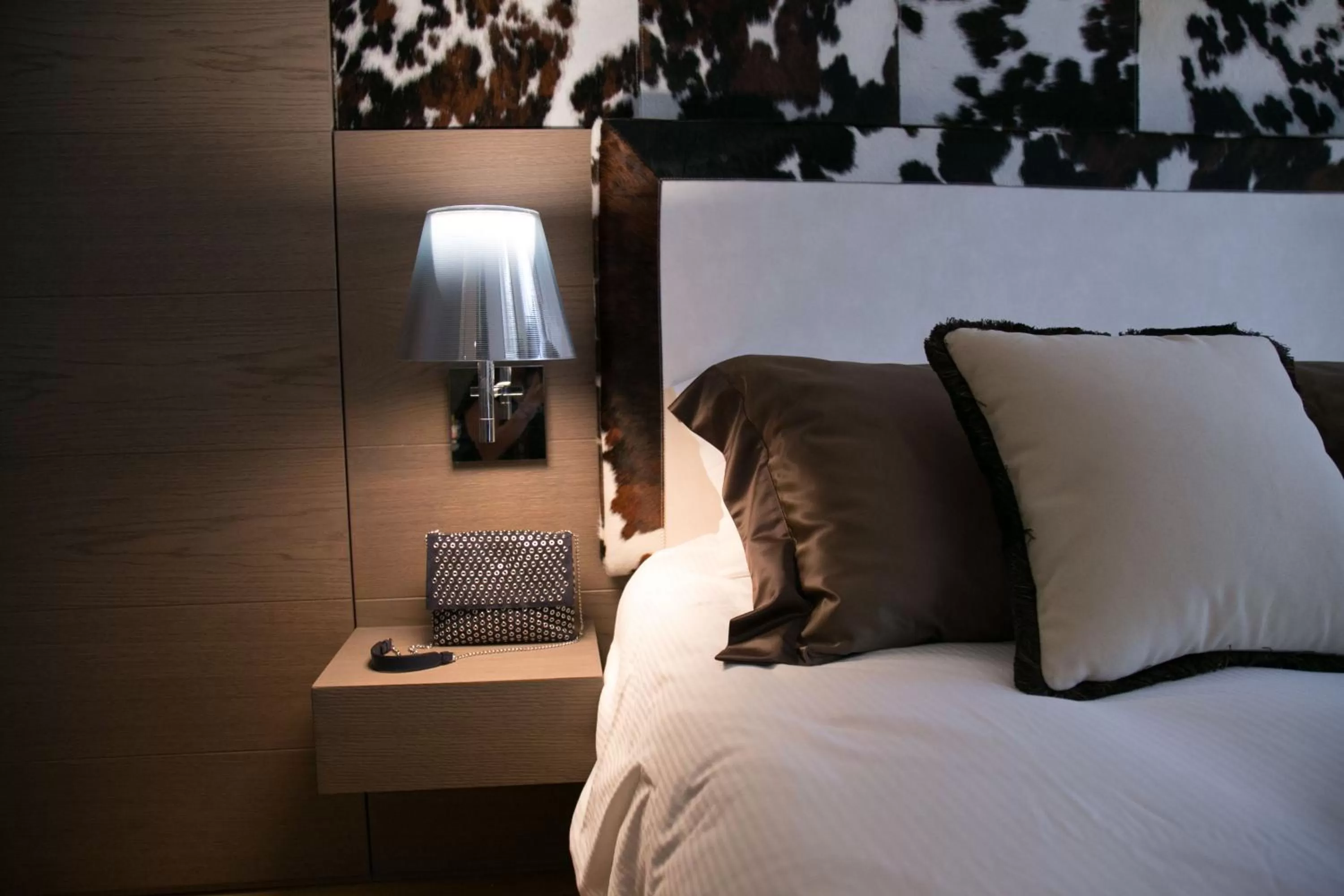 Decorative detail, Bed in Ambra Cortina Luxury&Fashion Hotel