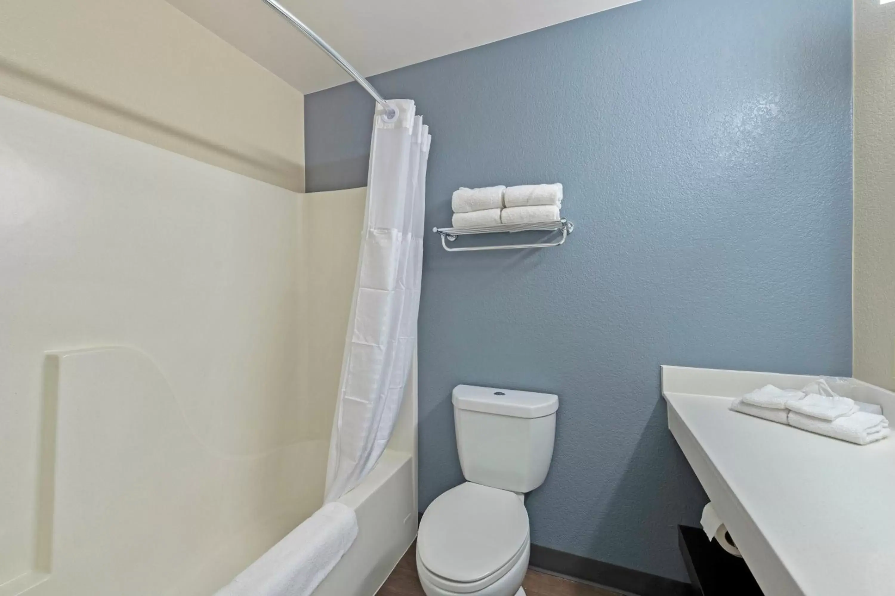 Bathroom in Extended Stay America Suites - Charlotte - Pineville - Park Rd