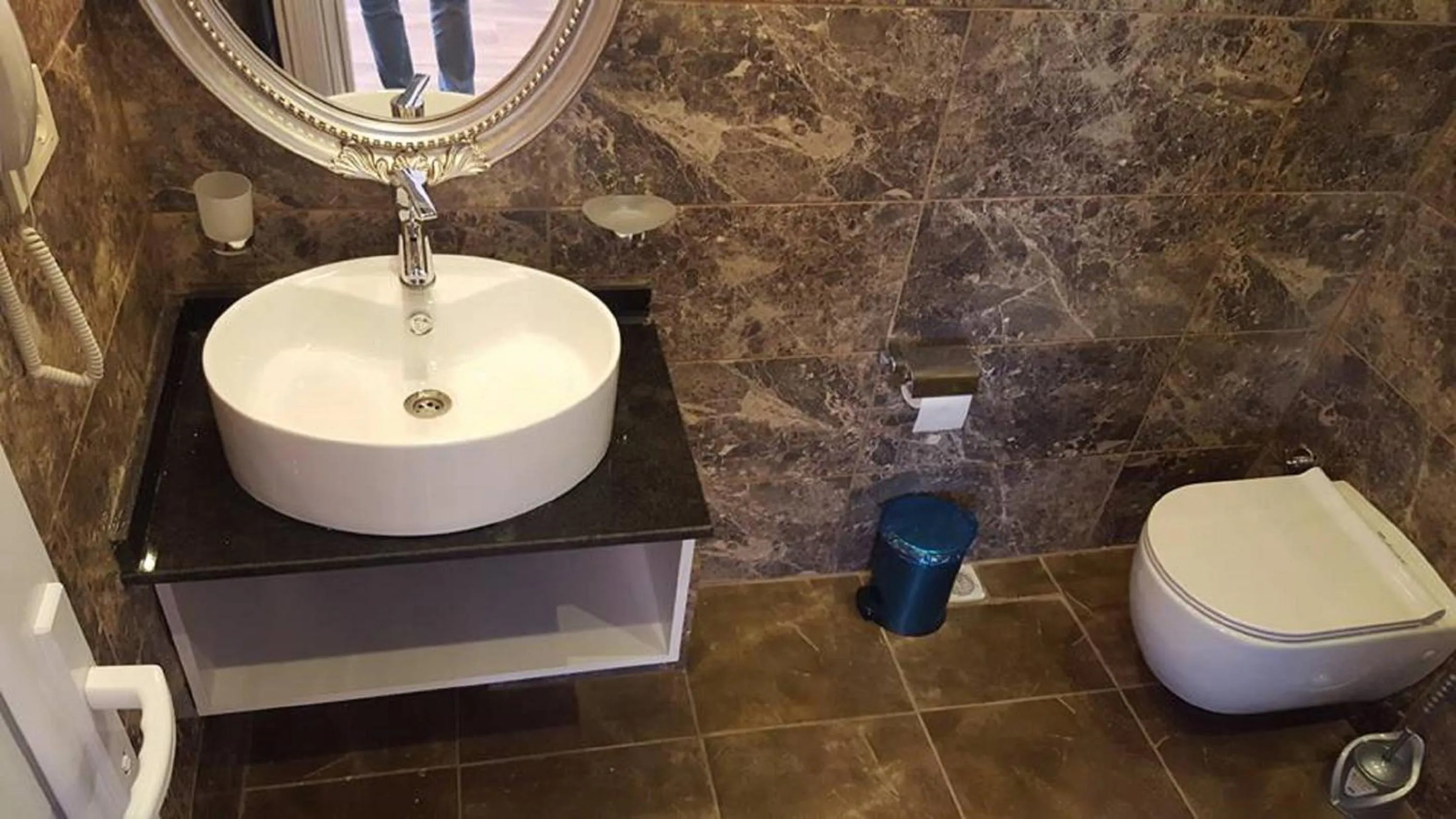 Shower in Sun Comfort Hotel