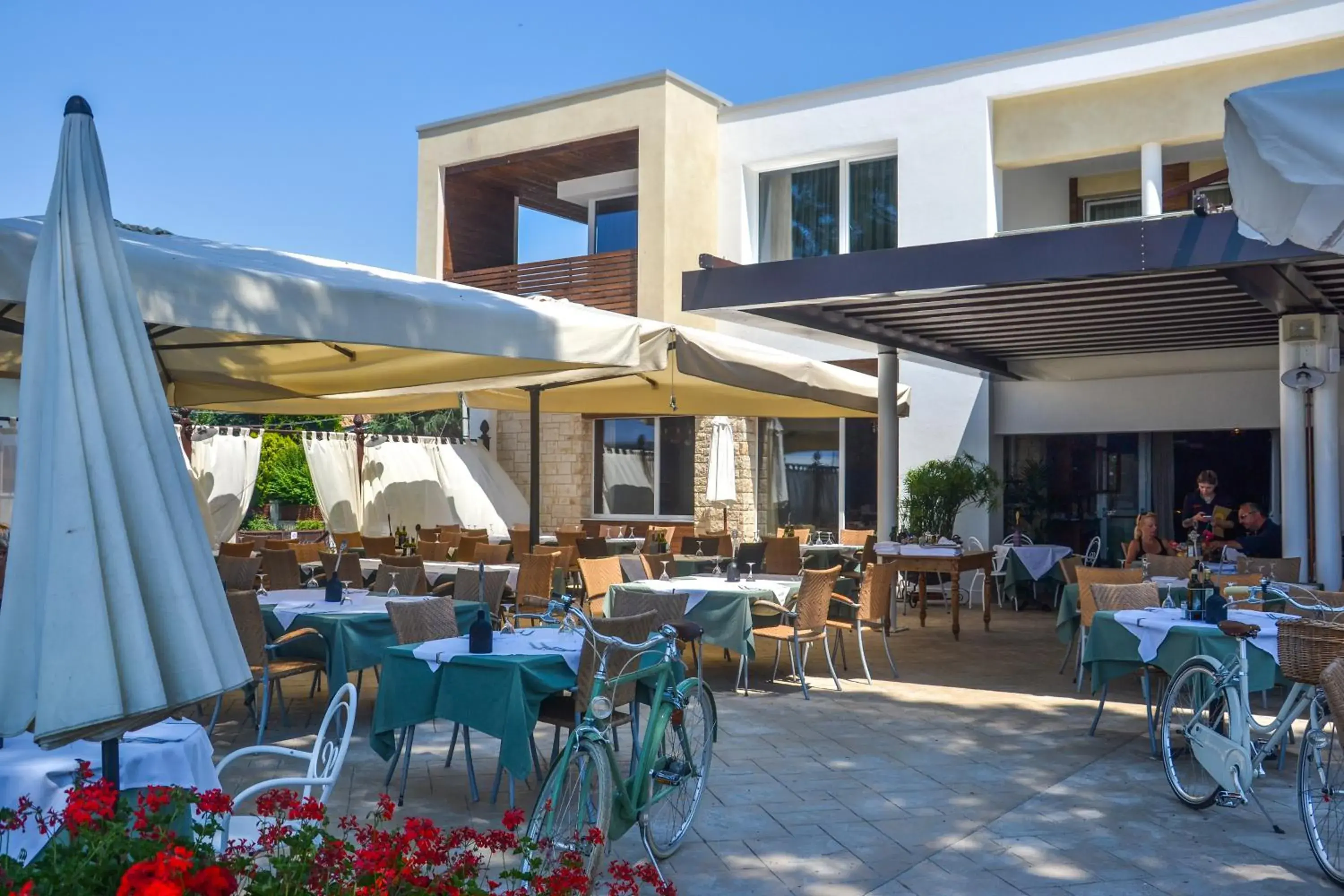 Patio, Restaurant/Places to Eat in Hotel Maximilian