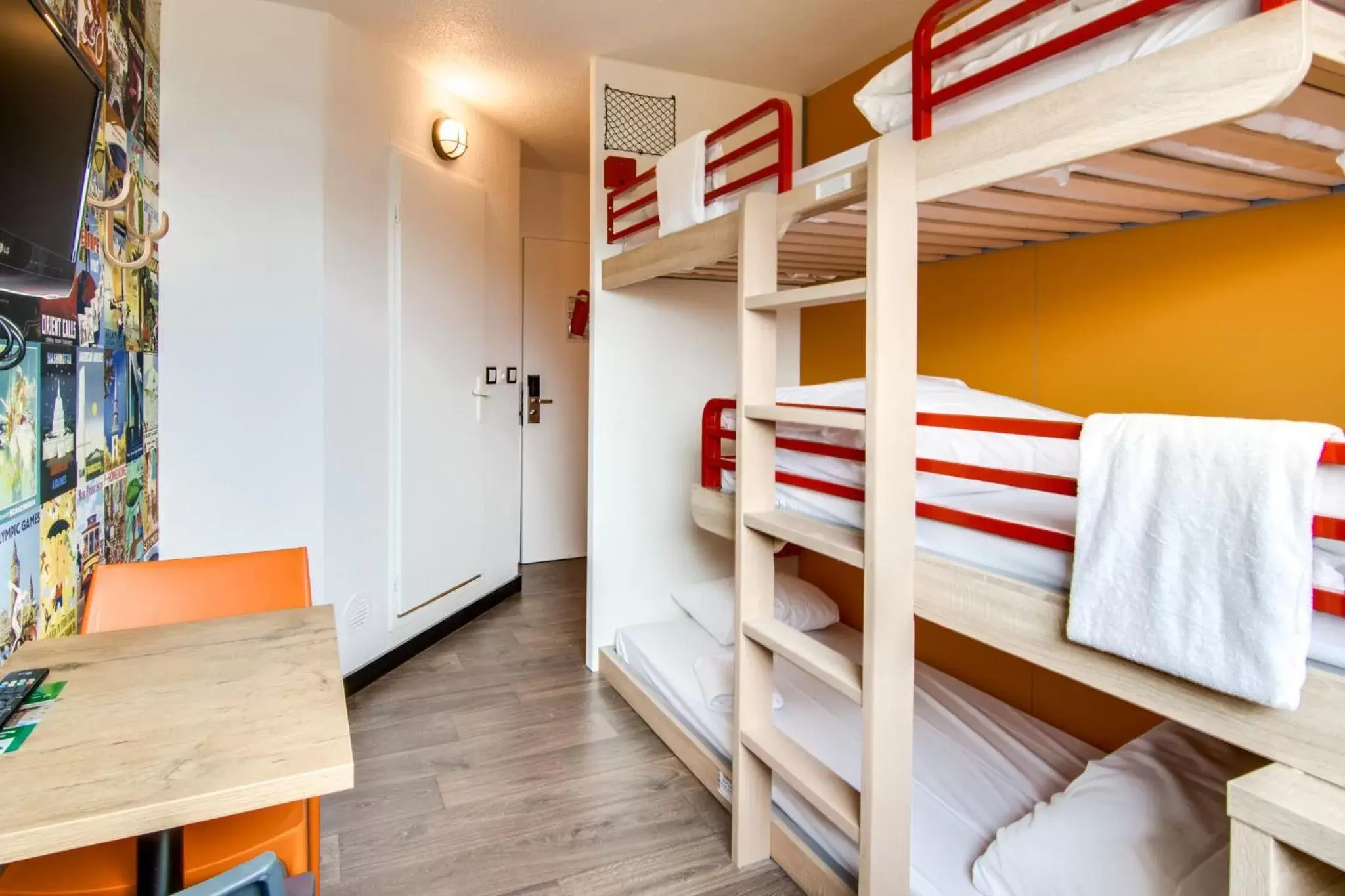 TV and multimedia, Bunk Bed in HotelF1 Bourges Le Subdray