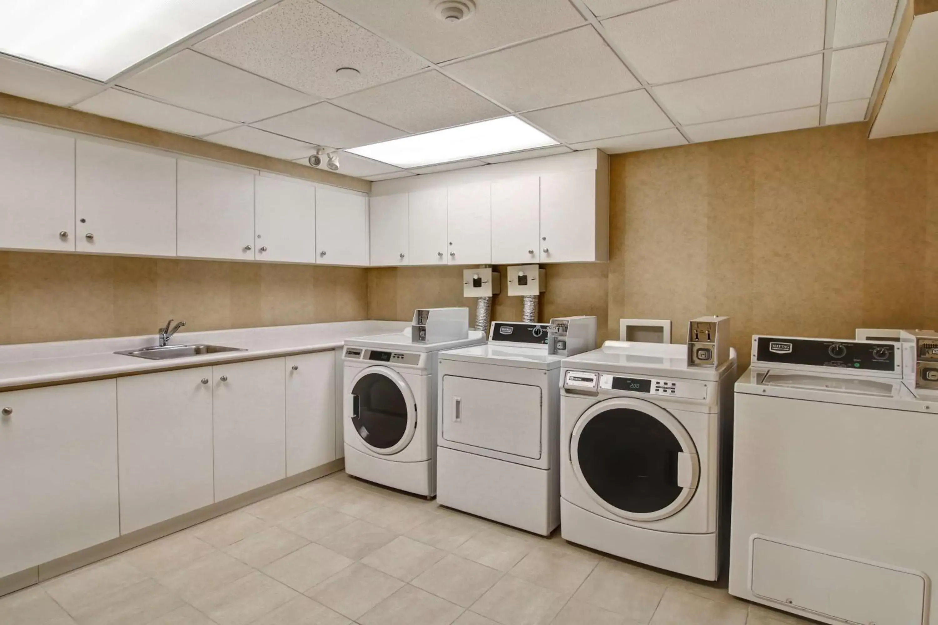 Property building, Kitchen/Kitchenette in Homewood Suites by Hilton Burlington