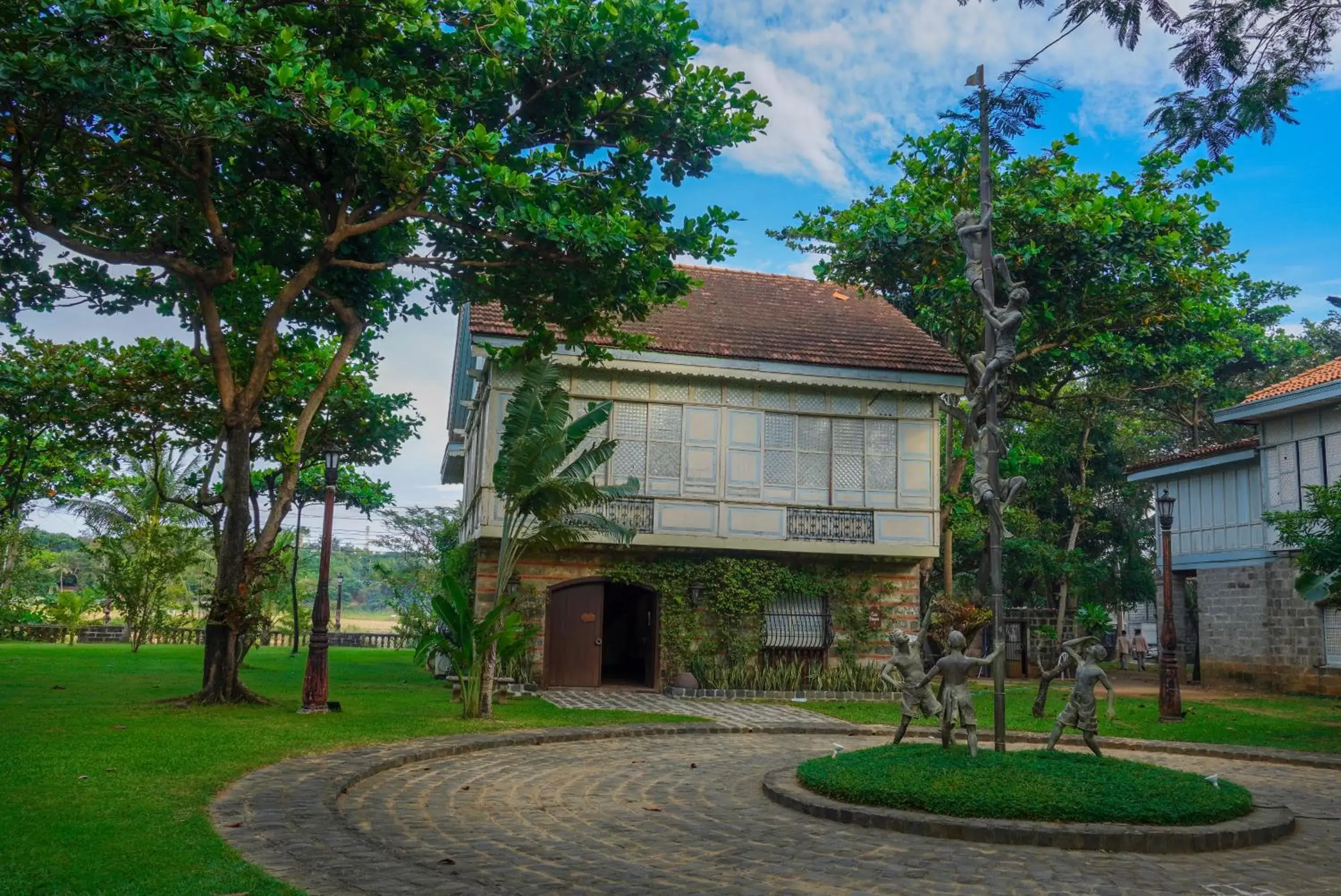 Property Building in Las Casas Filipinas de Acuzar