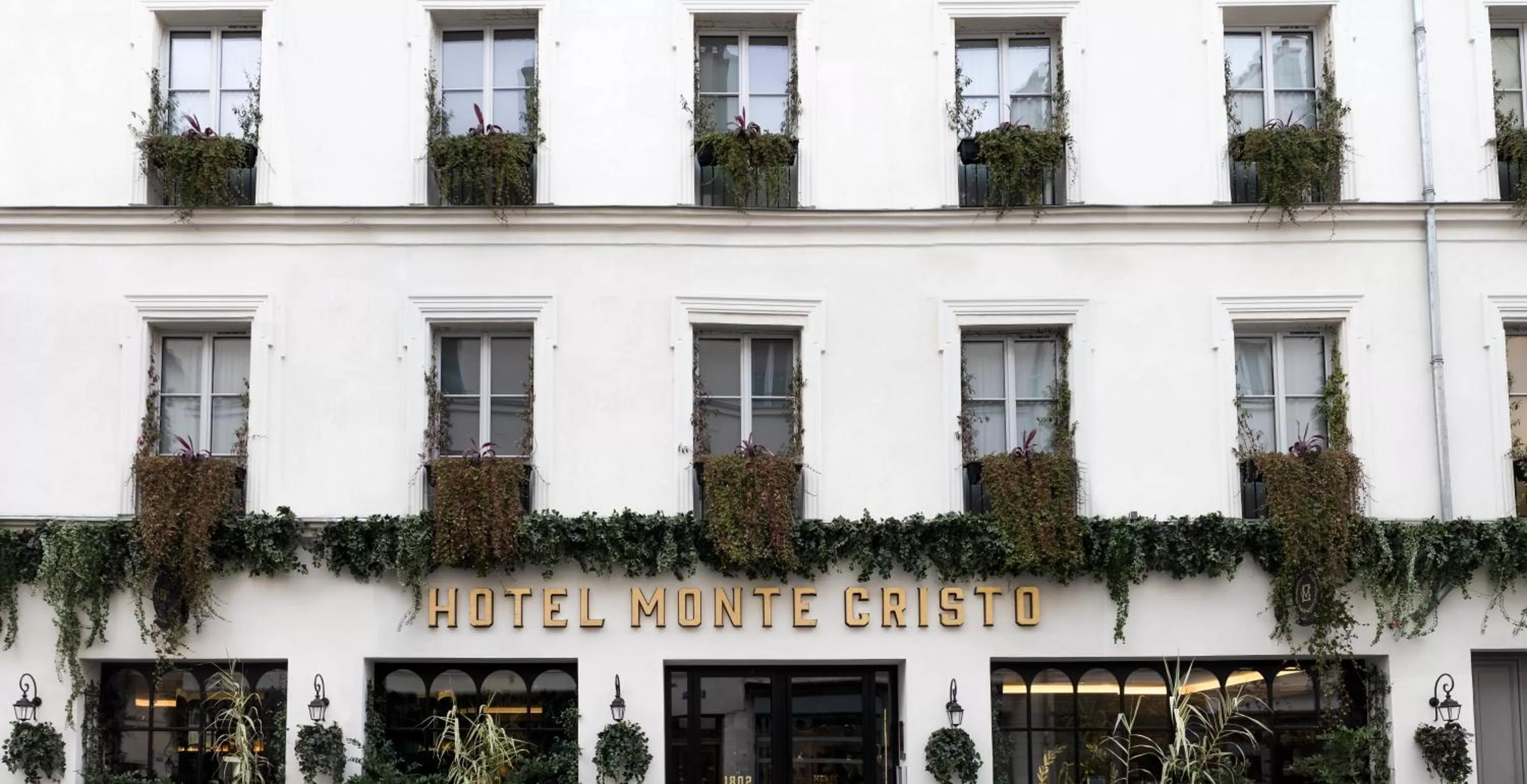 Facade/entrance in Hôtel Monte Cristo
