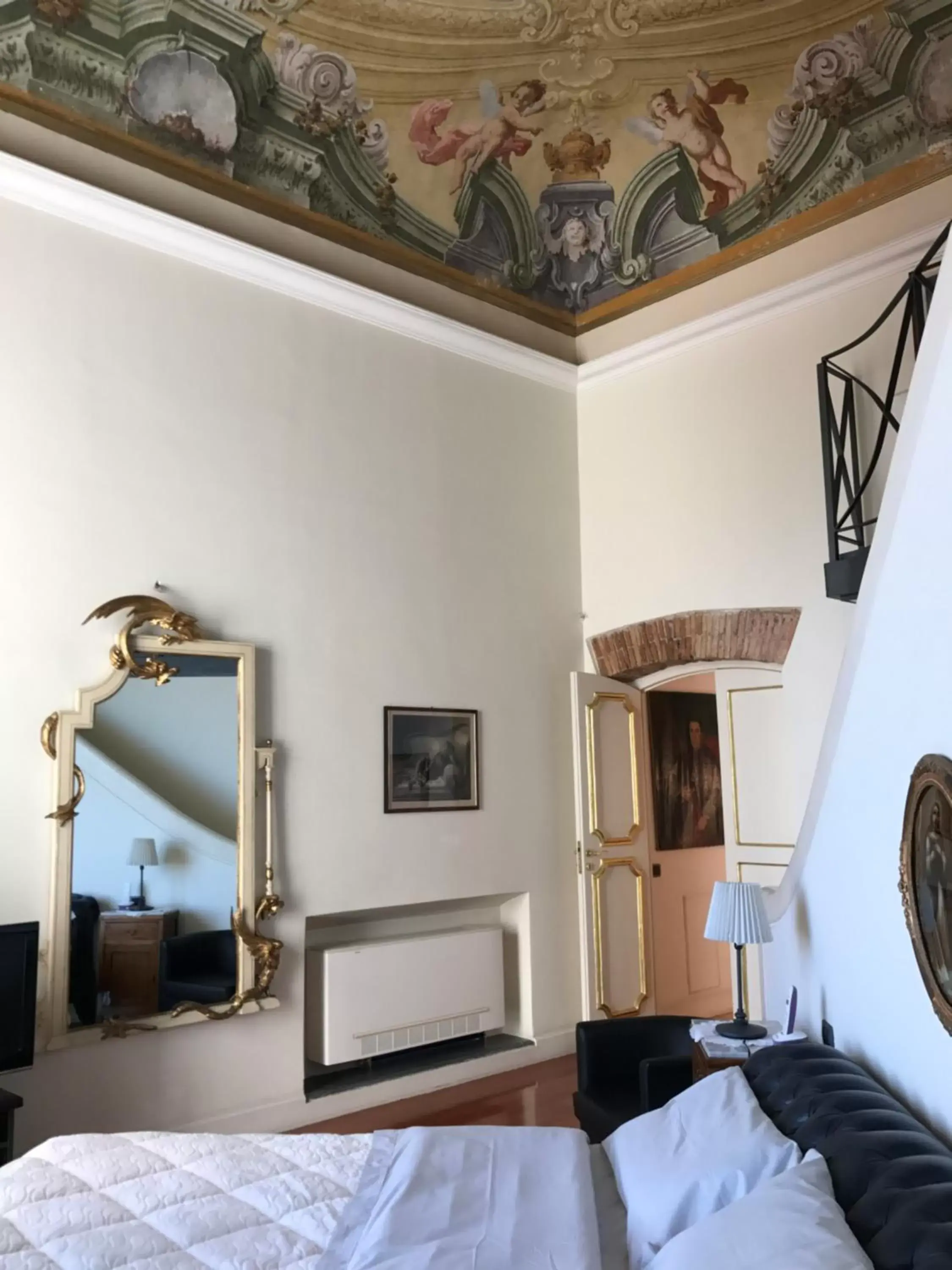 Photo of the whole room, TV/Entertainment Center in B&B Palazzo Conforti