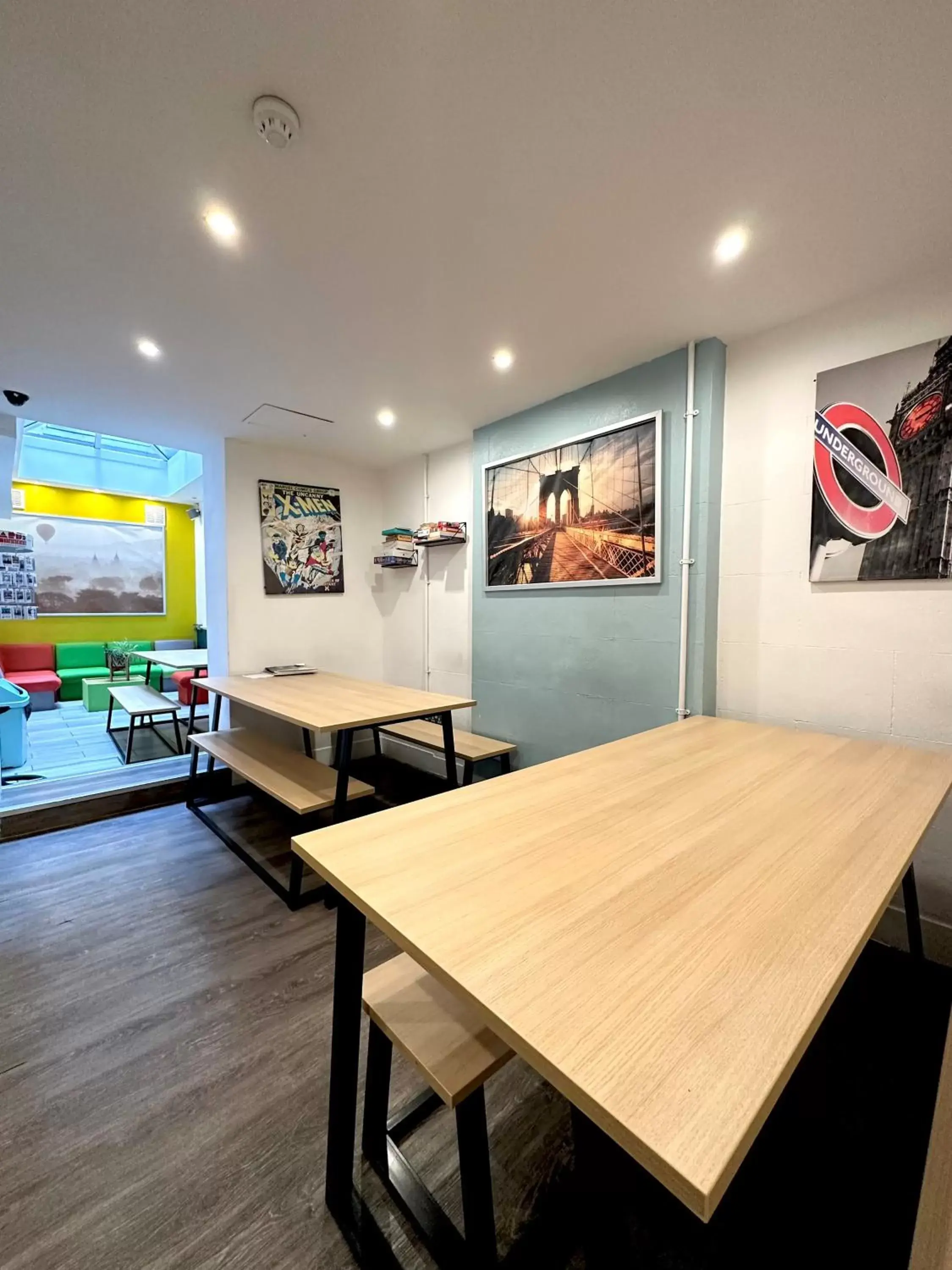 Communal lounge/ TV room, Dining Area in Smart Hyde Park Inn Hostel