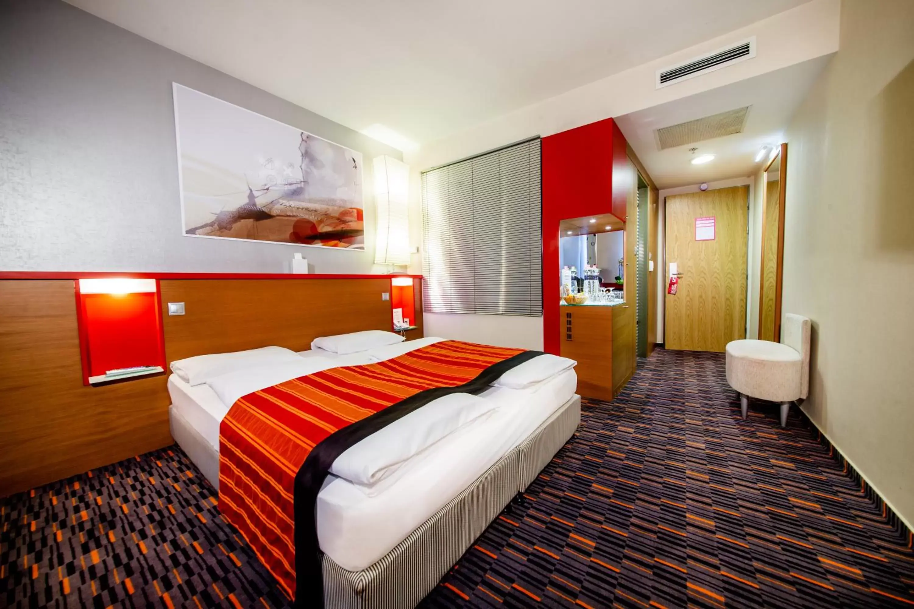 TV and multimedia, Bed in Royal Park Boutique Hotel