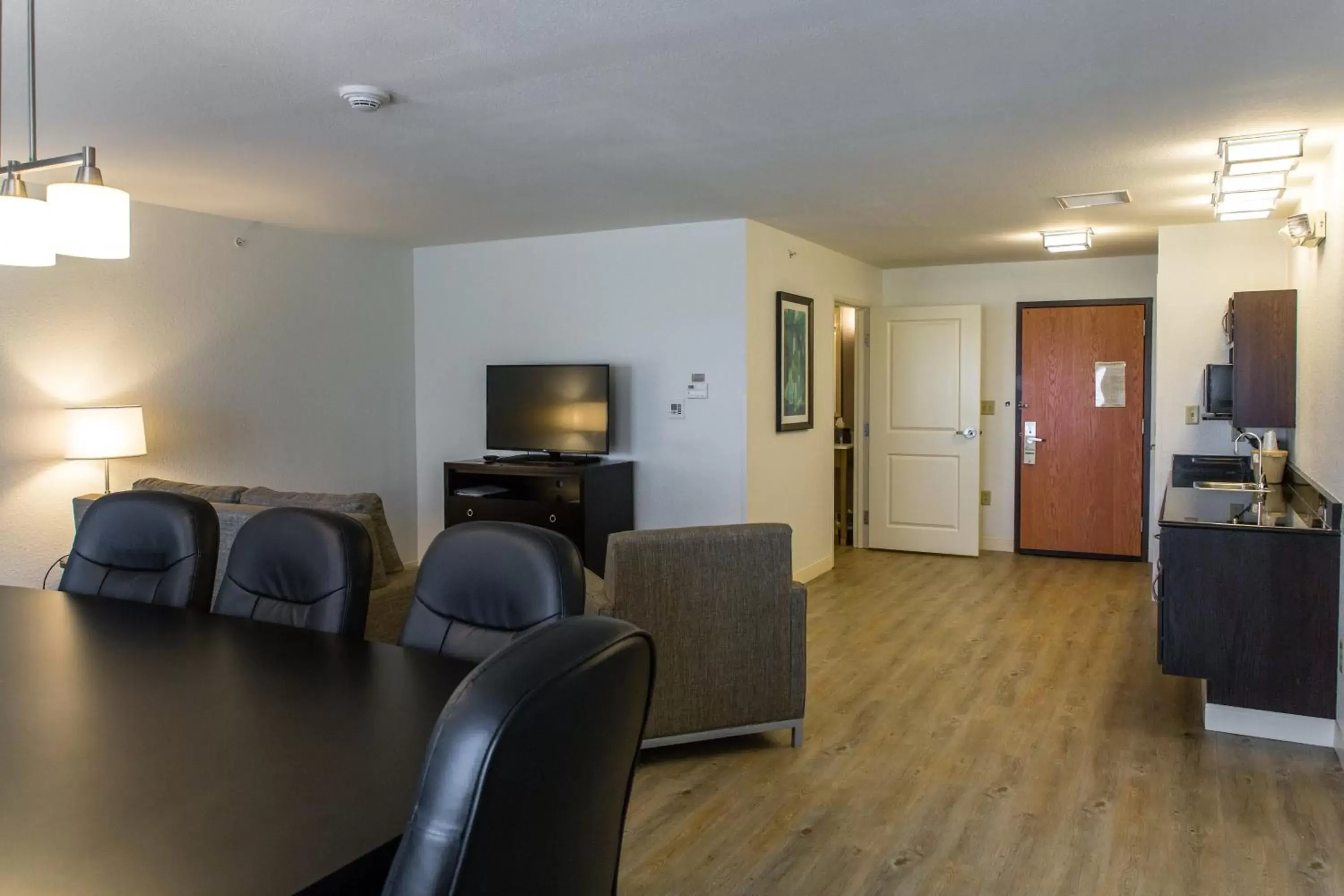 Photo of the whole room, Seating Area in Holiday Inn Hotel & Suites Bloomington Airport, an IHG Hotel