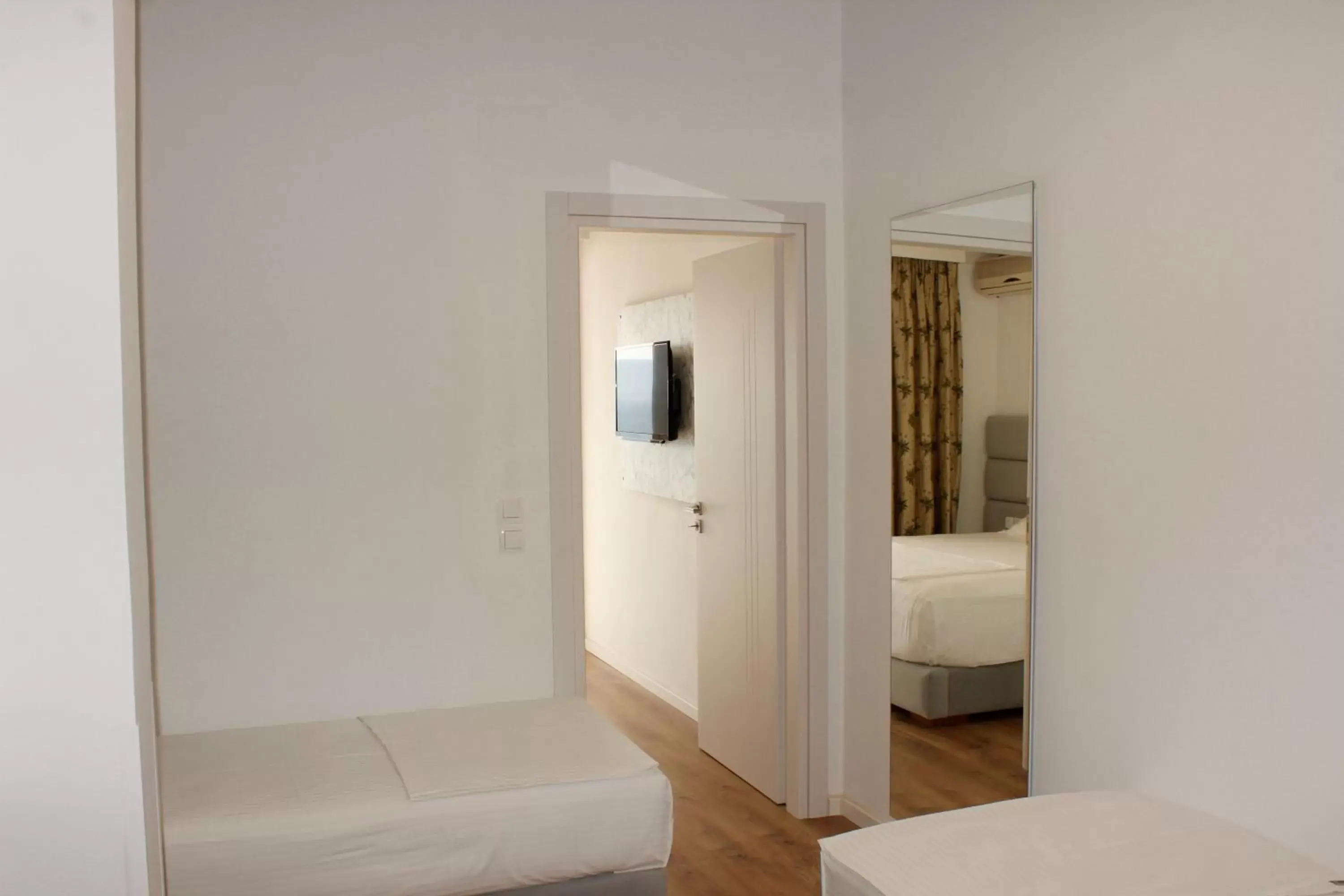 Deluxe Quadruple Room in Murati Suites Sarandë Deluxe Quadruple Room in Murati Suites Sarandë