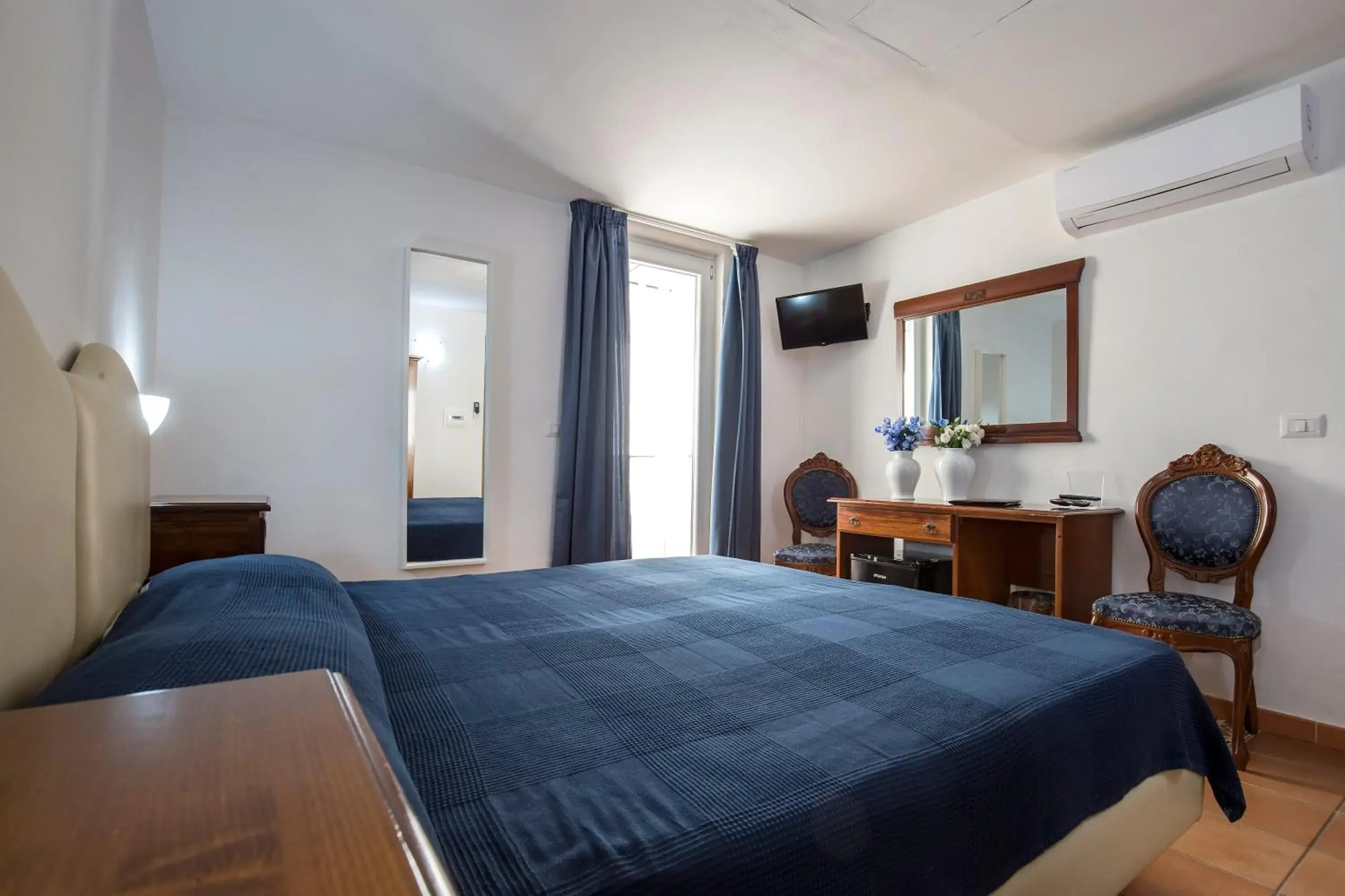 Bedroom, Bed in Grand Hotel La Panoramica