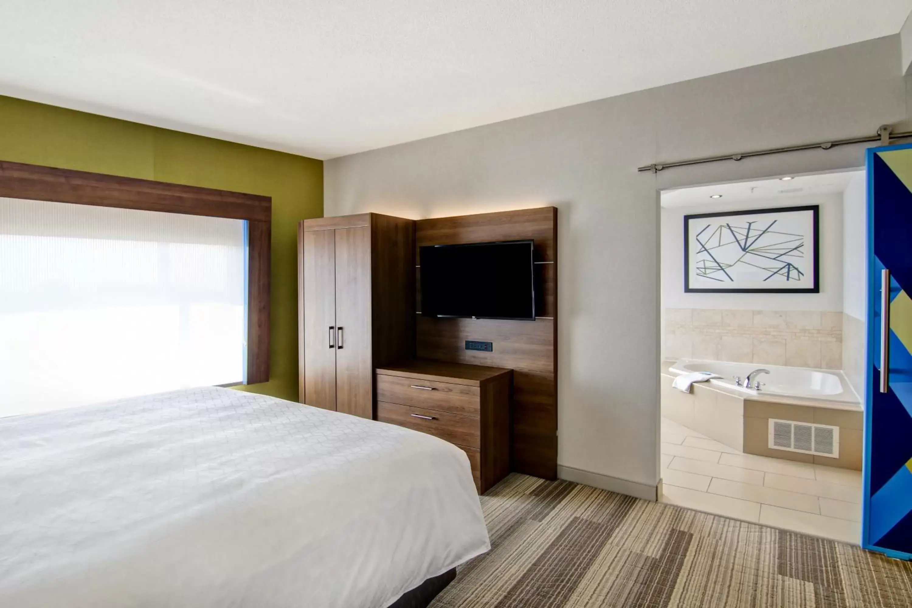 Photo of the whole room, Bed in Holiday Inn Express Hotel & Suites Toronto - Markham, an IHG Hotel