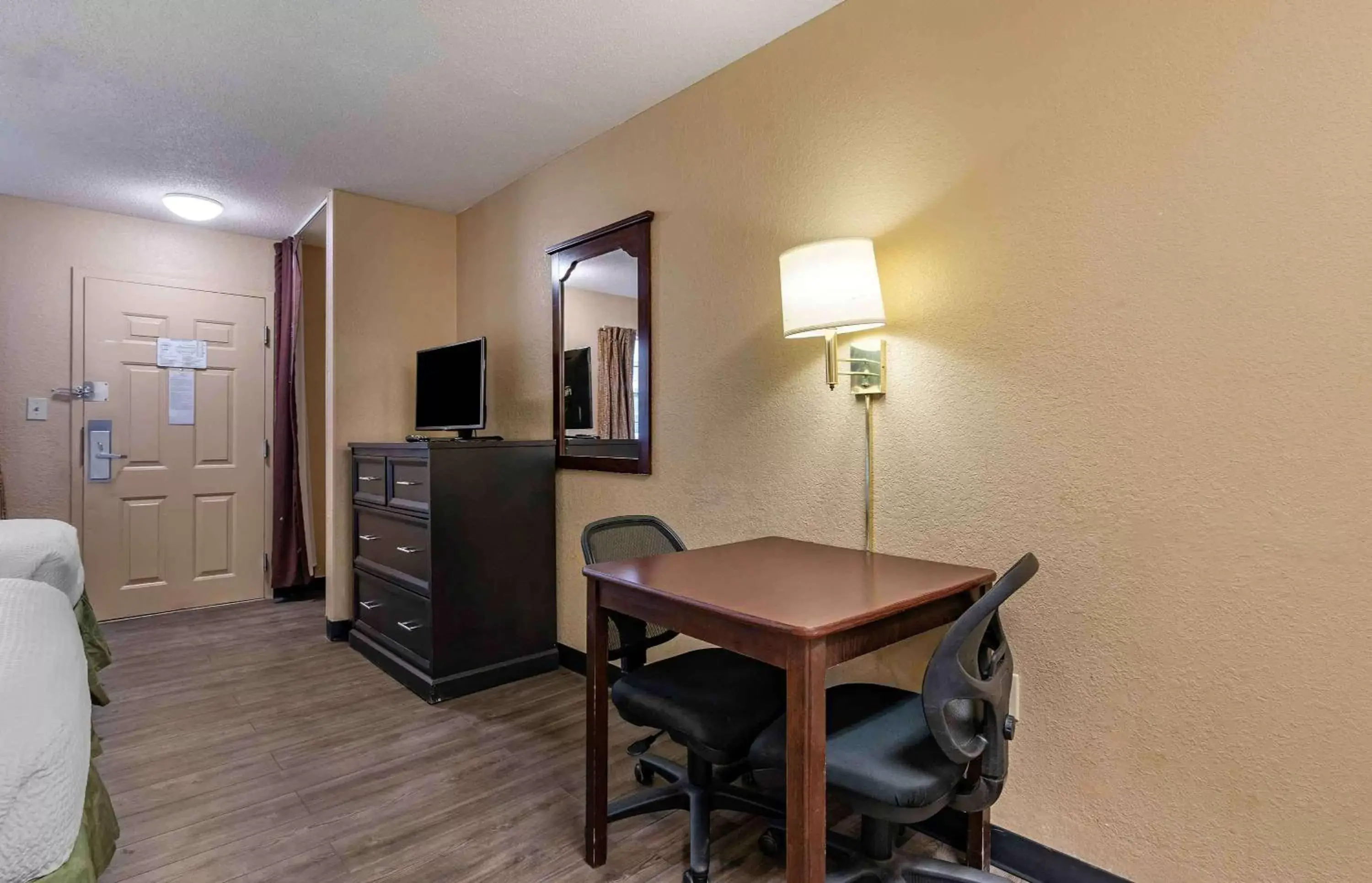 Bedroom in Extended Stay America Suites - Lexington - Nicholasville Road
