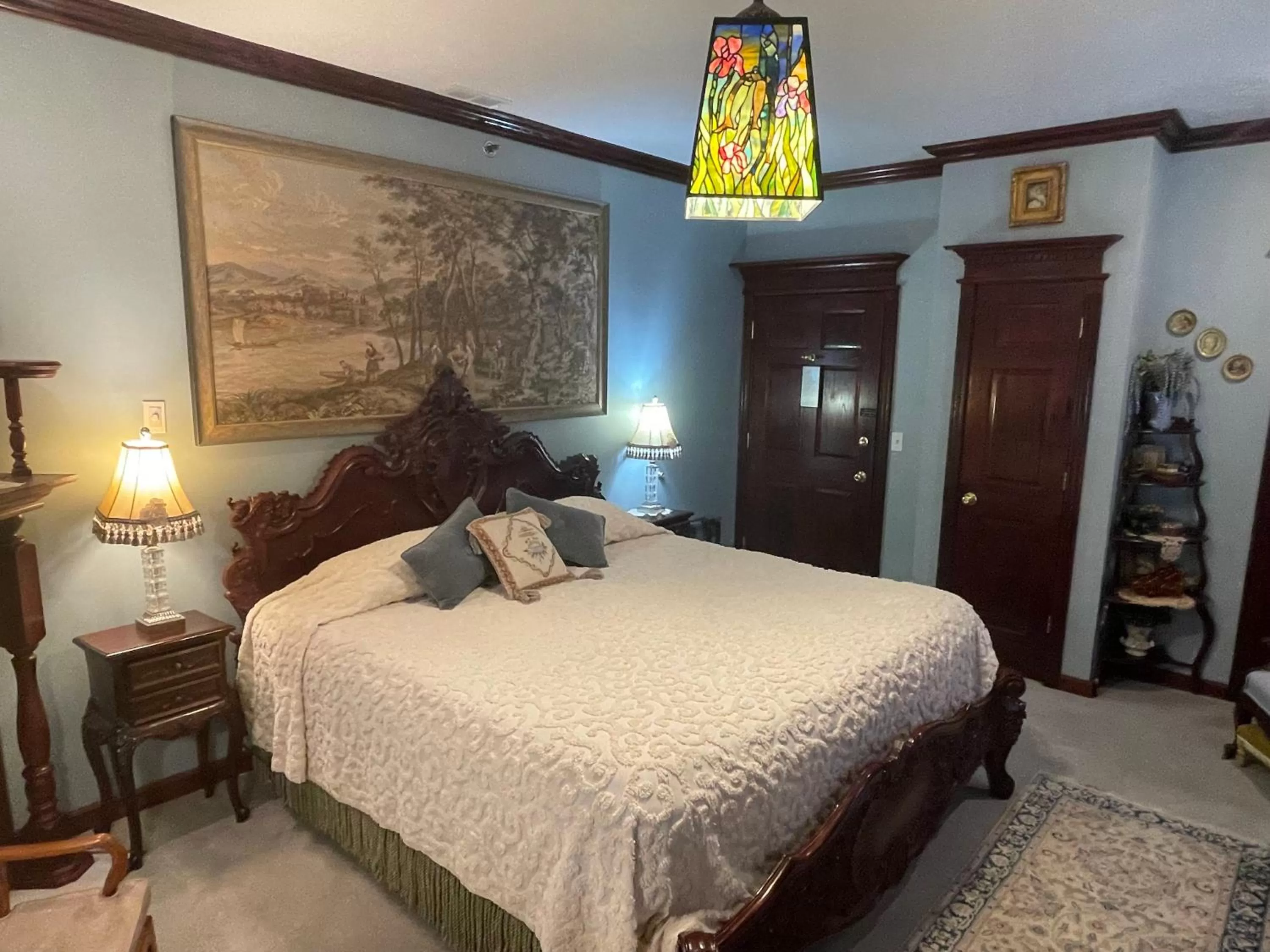 Bedroom, Bed in Big Yellow Inn