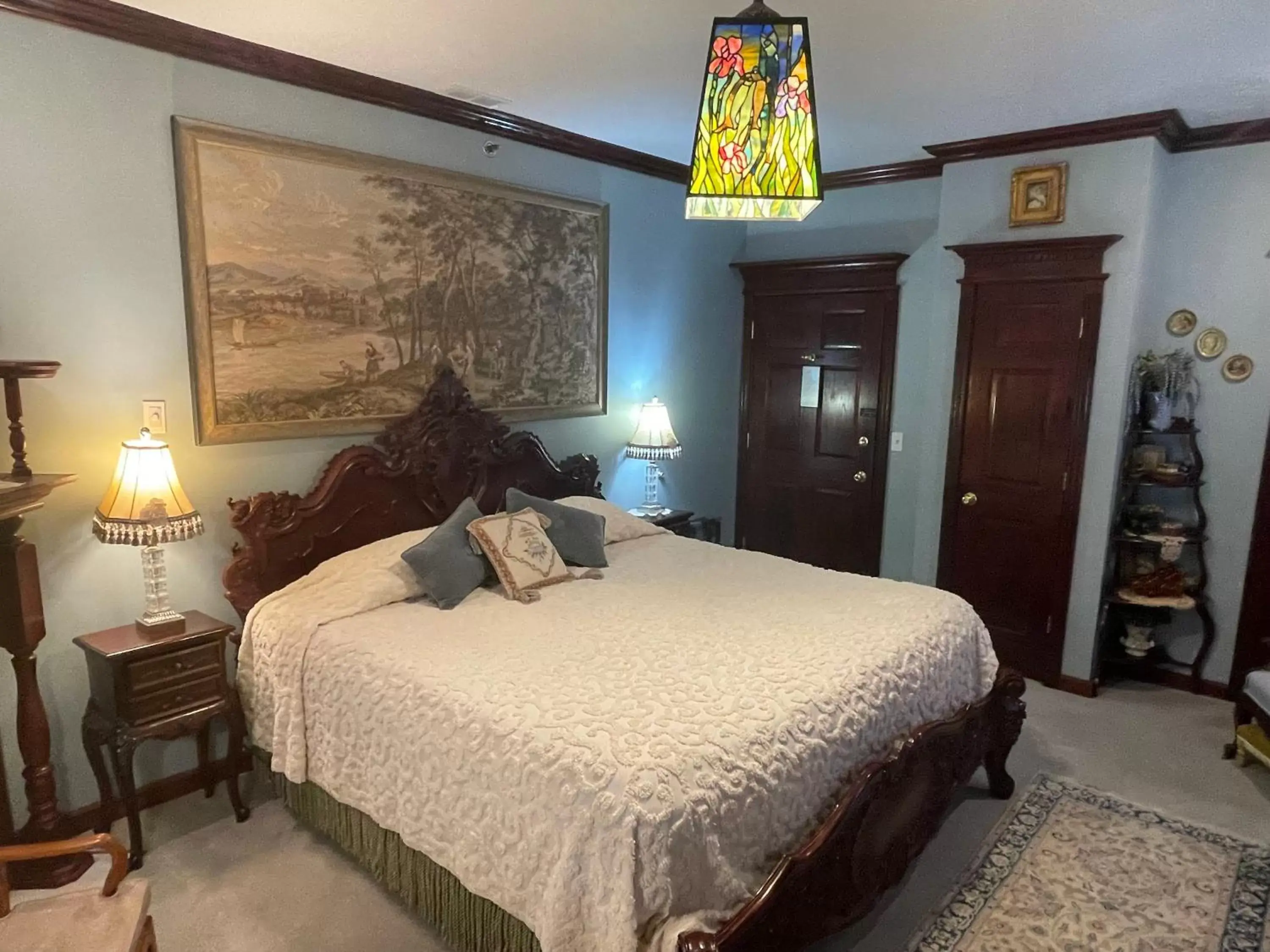 Bedroom, Bed in Big Yellow Inn