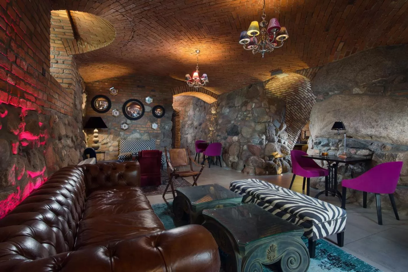 Lounge or bar in Relais & Châteaux Hotel Quadrille - Adults Only