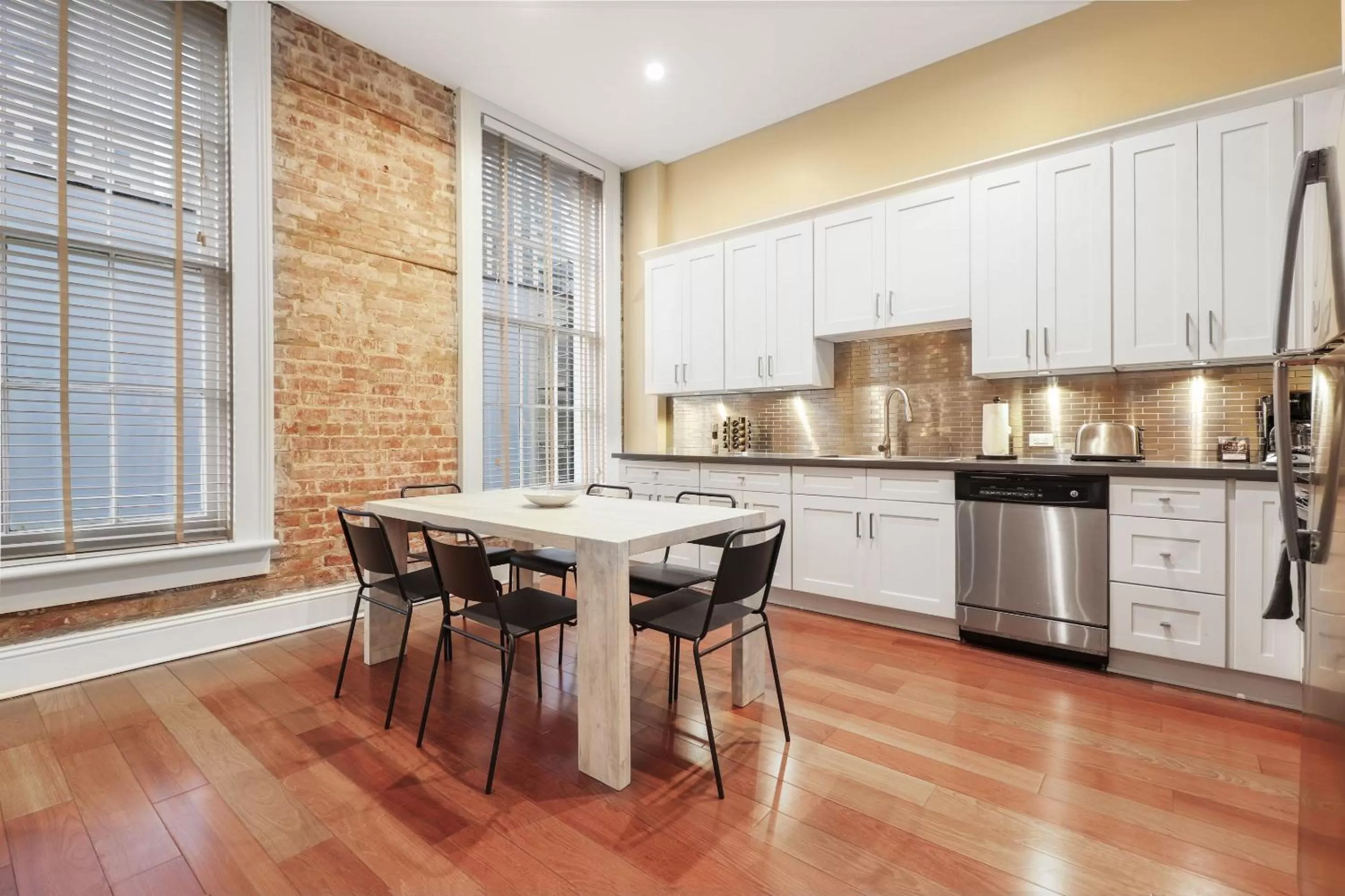 Coffee/tea facilities in Roami at Factors Row