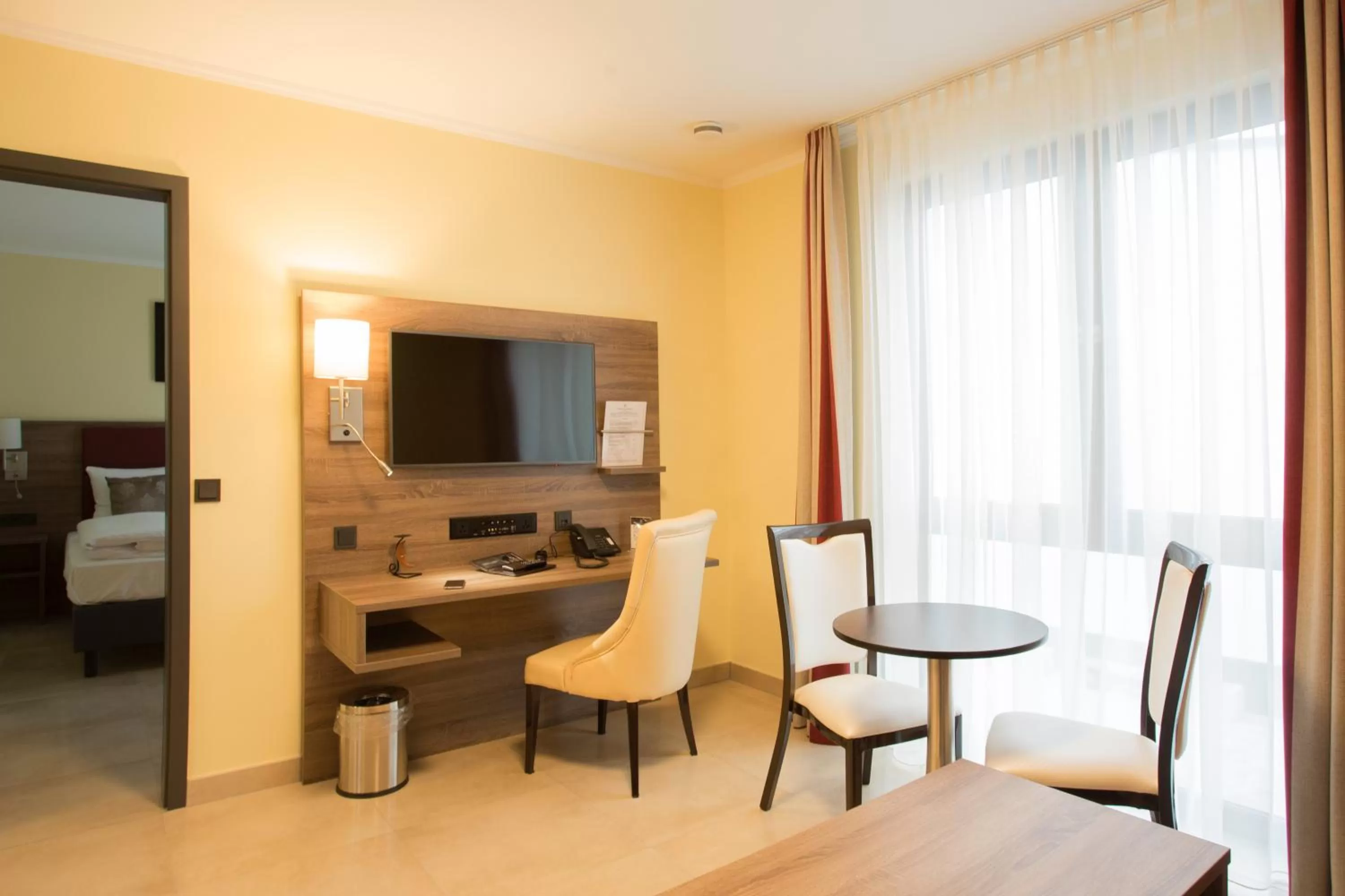 People in Naam Hotel & Apartments Frankfurt City-Messe Airport