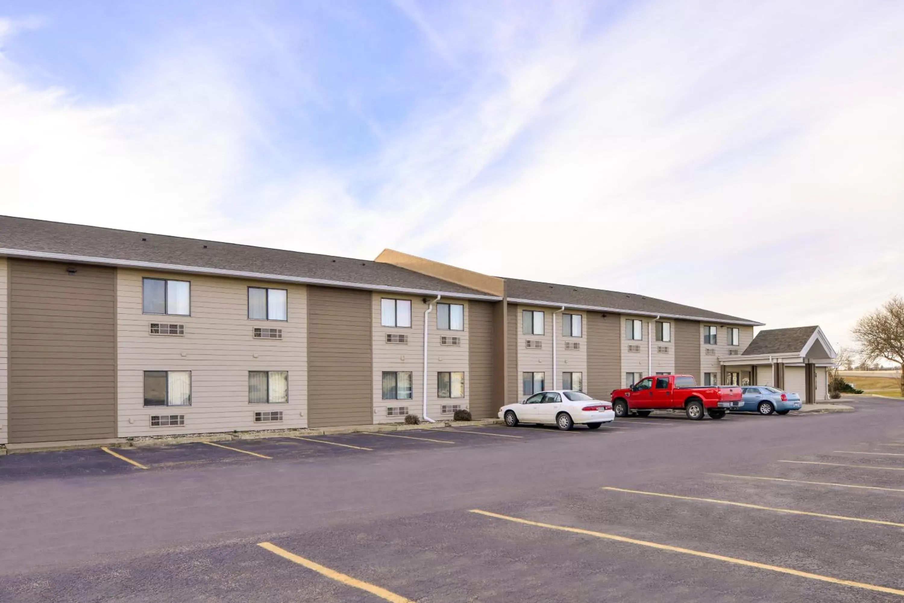 Property Building in Baymont by Wyndham Sioux Falls North I-29 and Russell Street