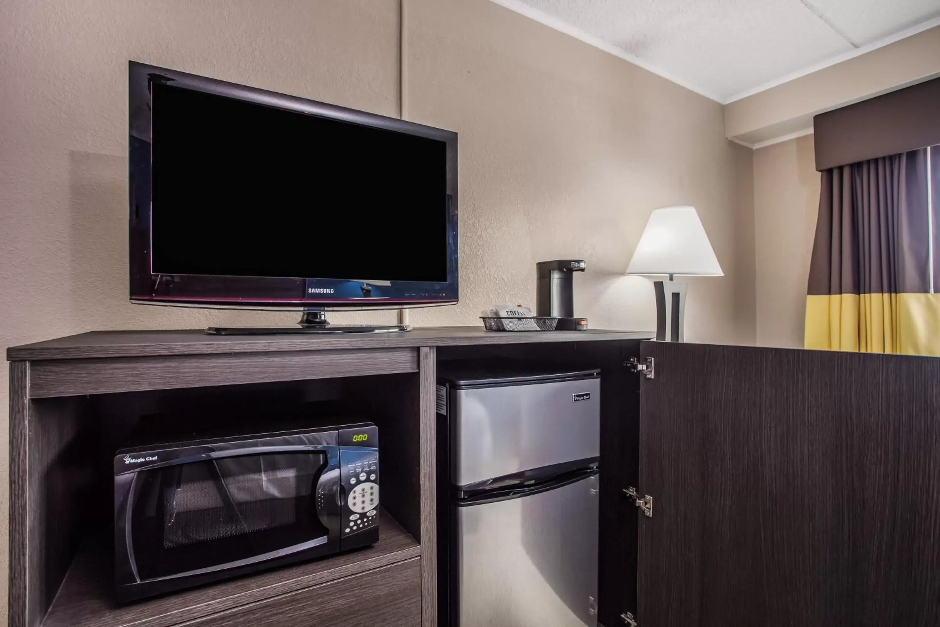 TV and multimedia, TV/Entertainment Center in Baymont by Wyndham Appleton