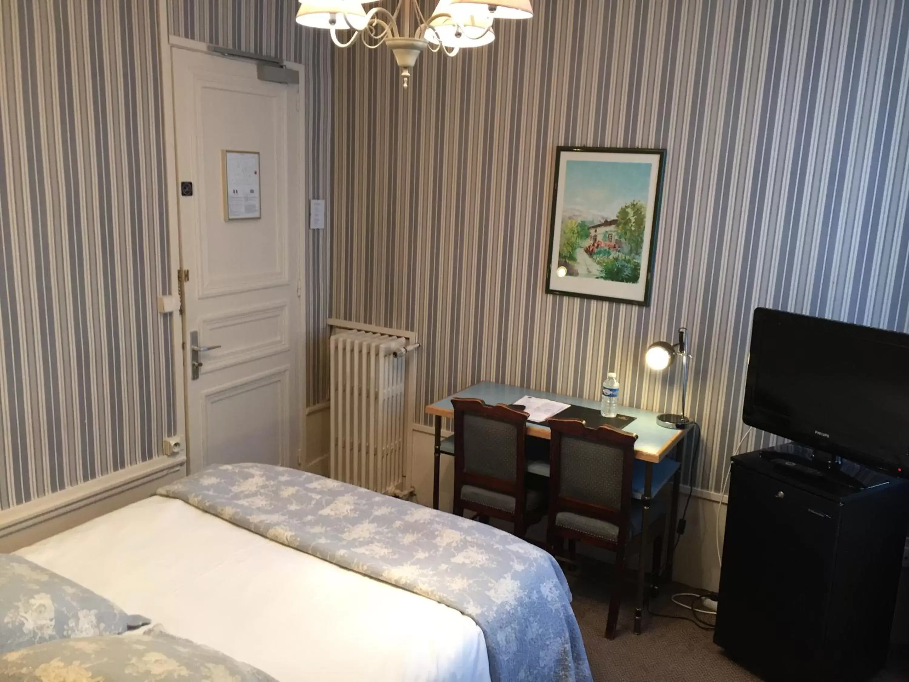 Photo of the whole room, Bed in Grand Hotel de L'Univers