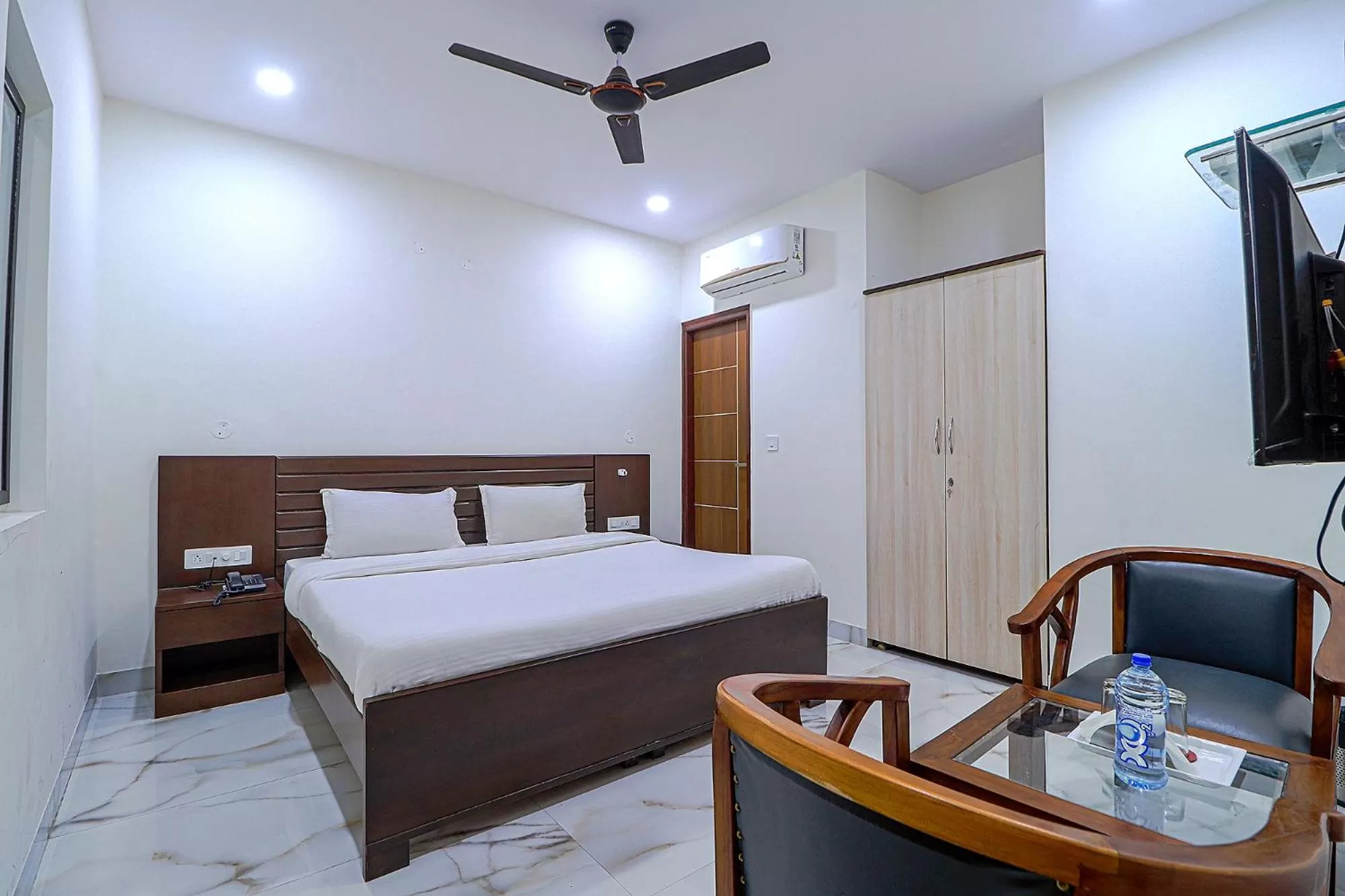 Bedroom, Bed in FabHotel Casa