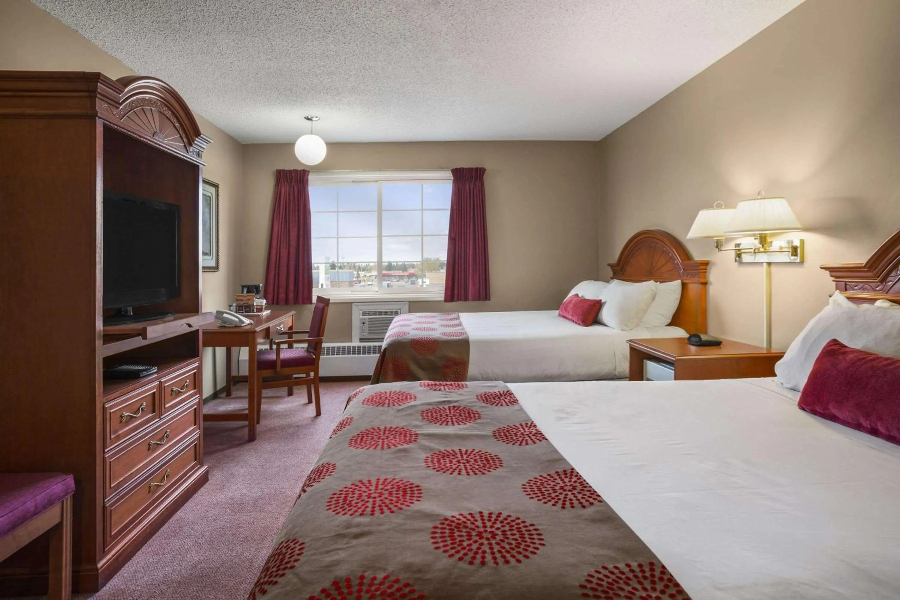 Photo of the whole room, Bed in South Hill Lodge