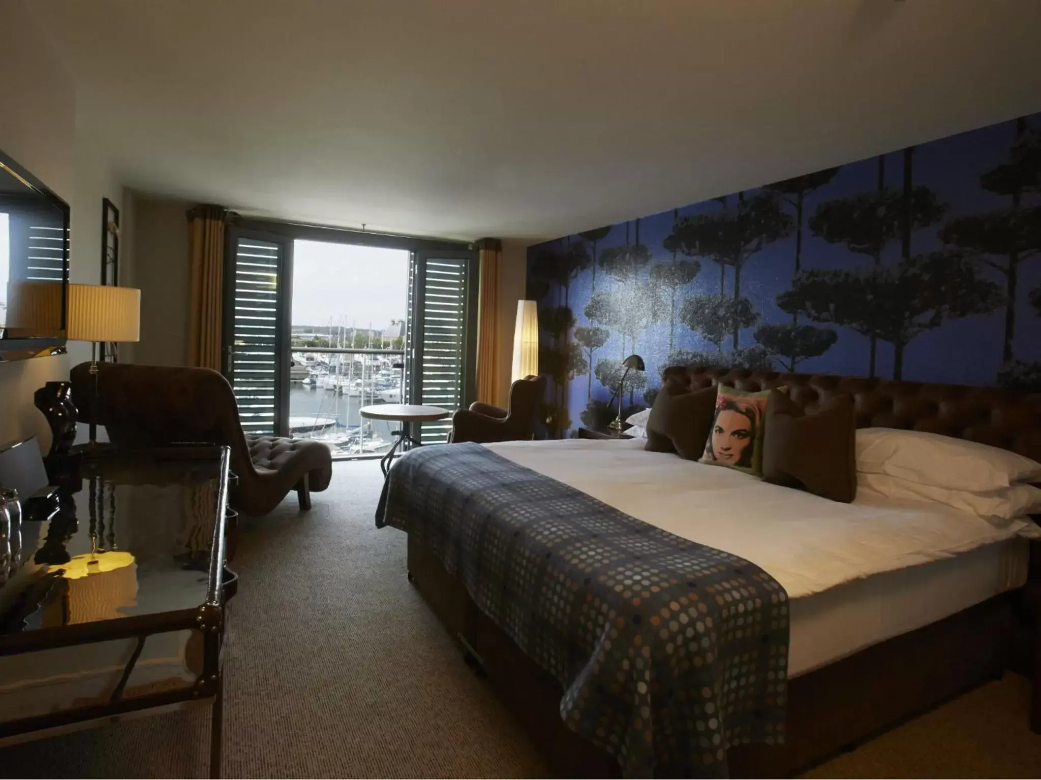 Bed in Salthouse Harbour Hotel