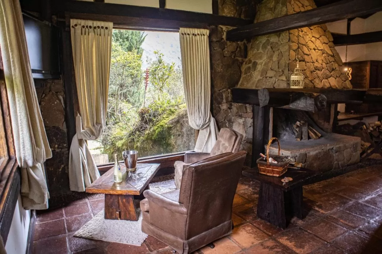Living room, Bed in Hacienda Hostería Dos Chorreras
