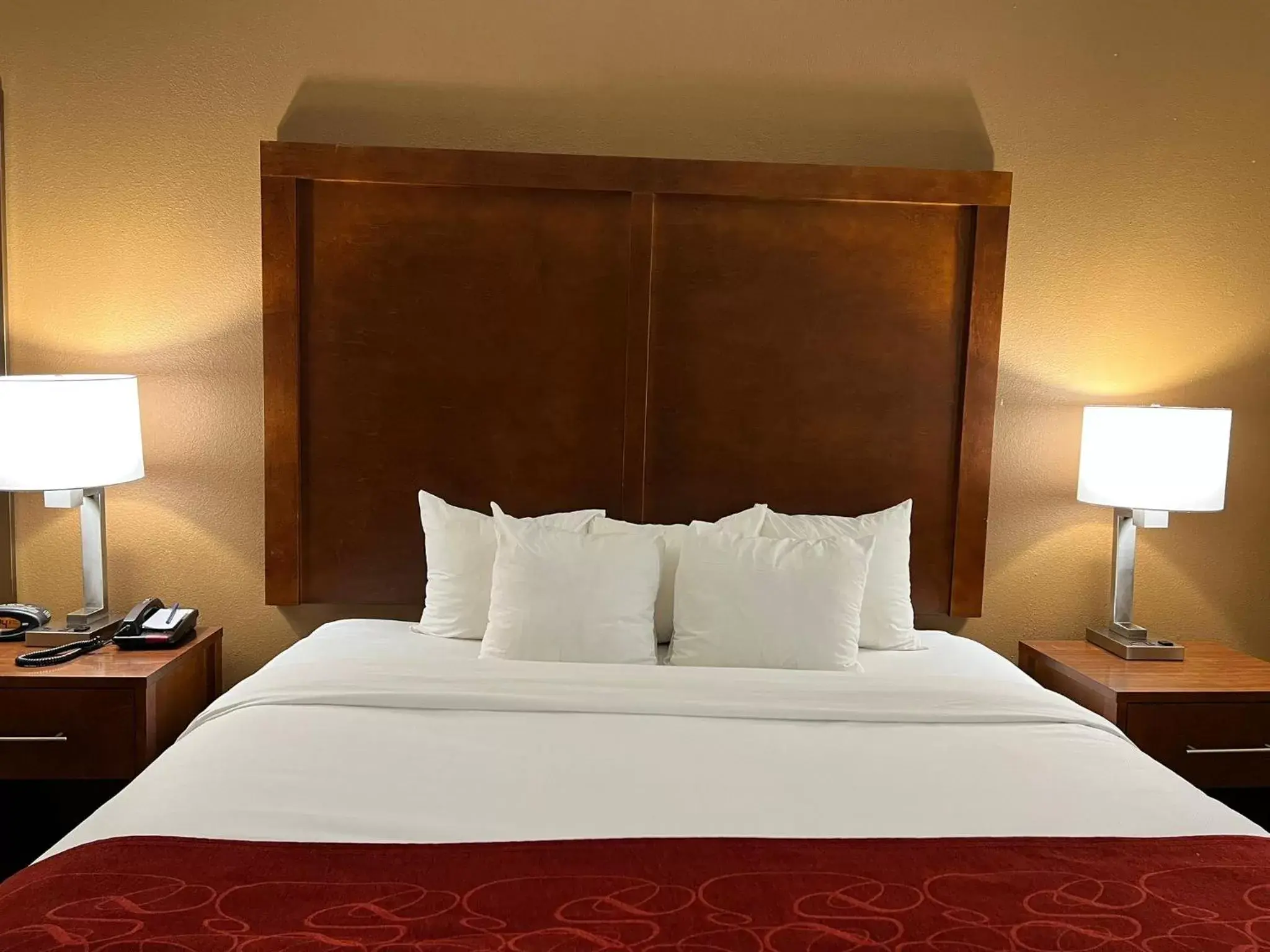 Bed in Comfort Suites Louisville East
