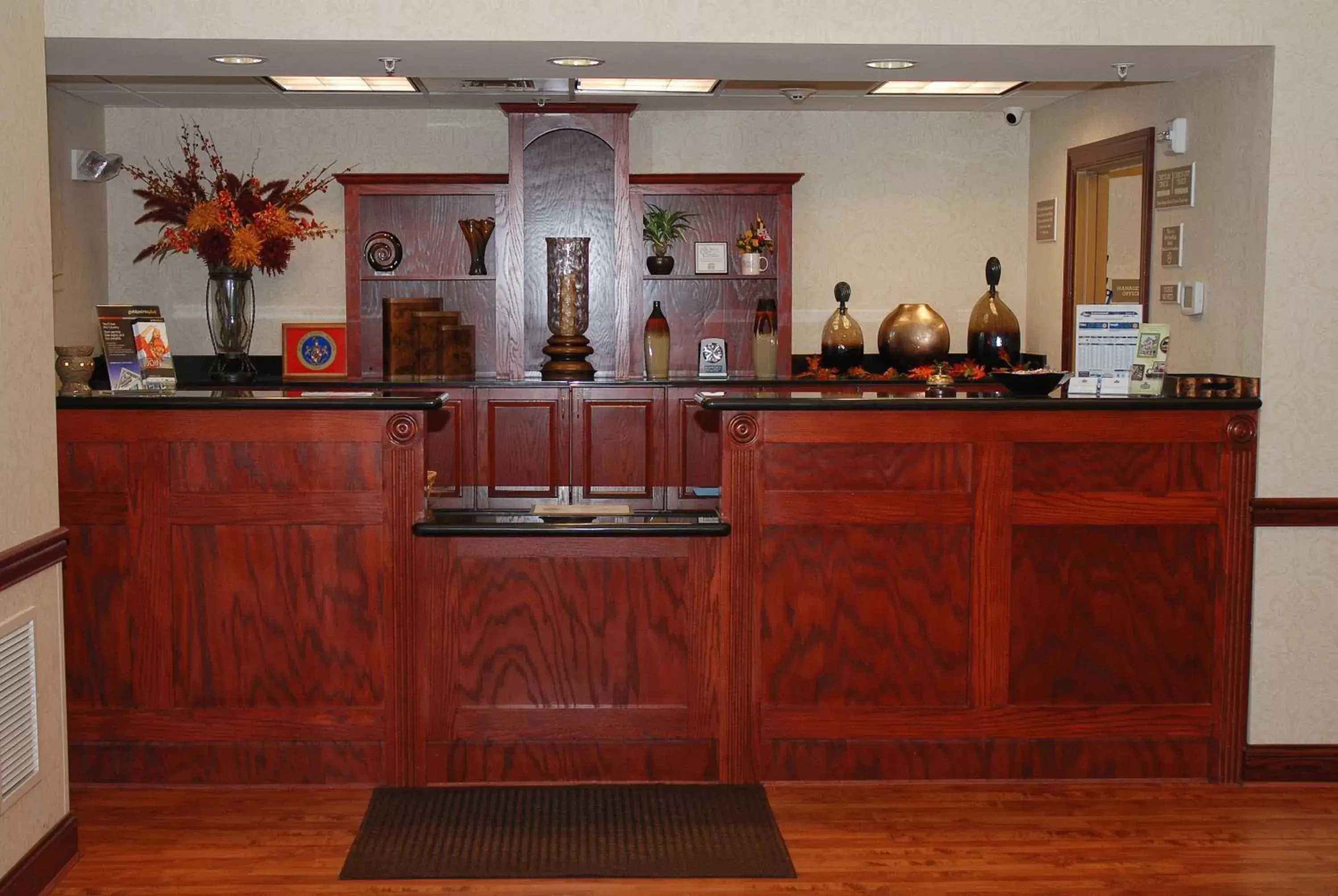 Lobby or reception in Country Inn & Suites by Radisson, Lexington Park (Patuxent River Naval Air Station), MD