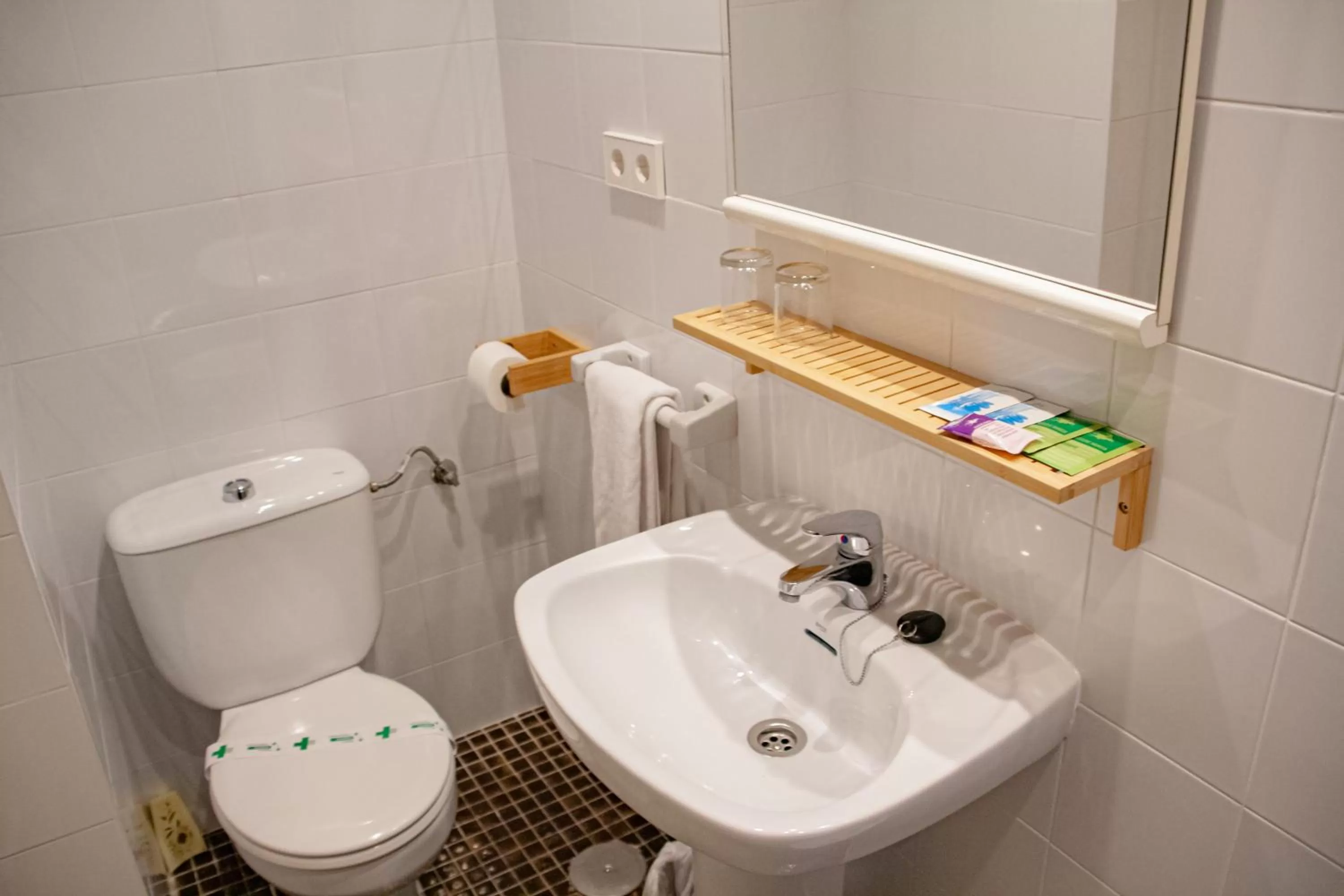 Bathroom in Hotel Universal Murcia