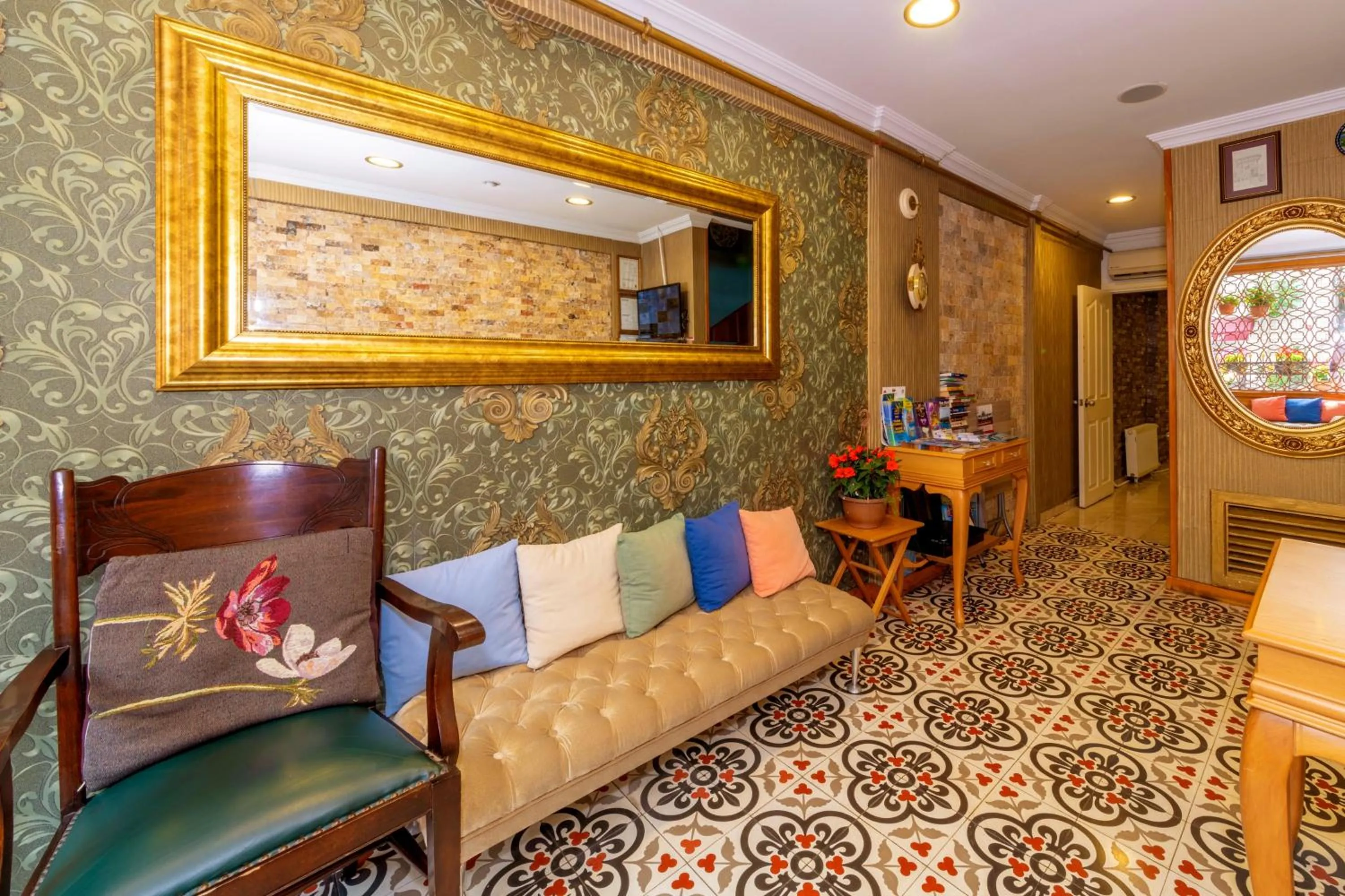 Lobby or reception in Walnut Shell Hotel