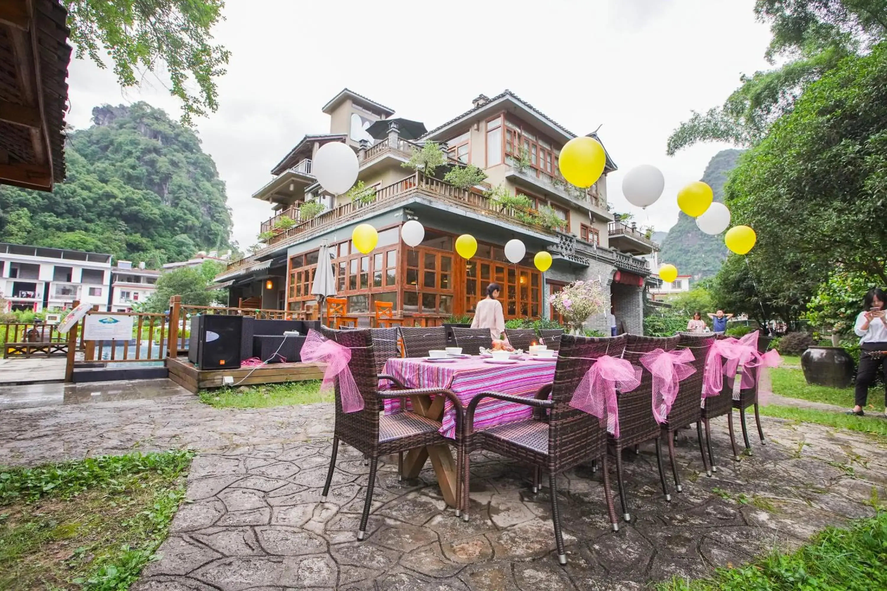 Property building, Restaurant/Places to Eat in Yangshuo Moondance Hotel