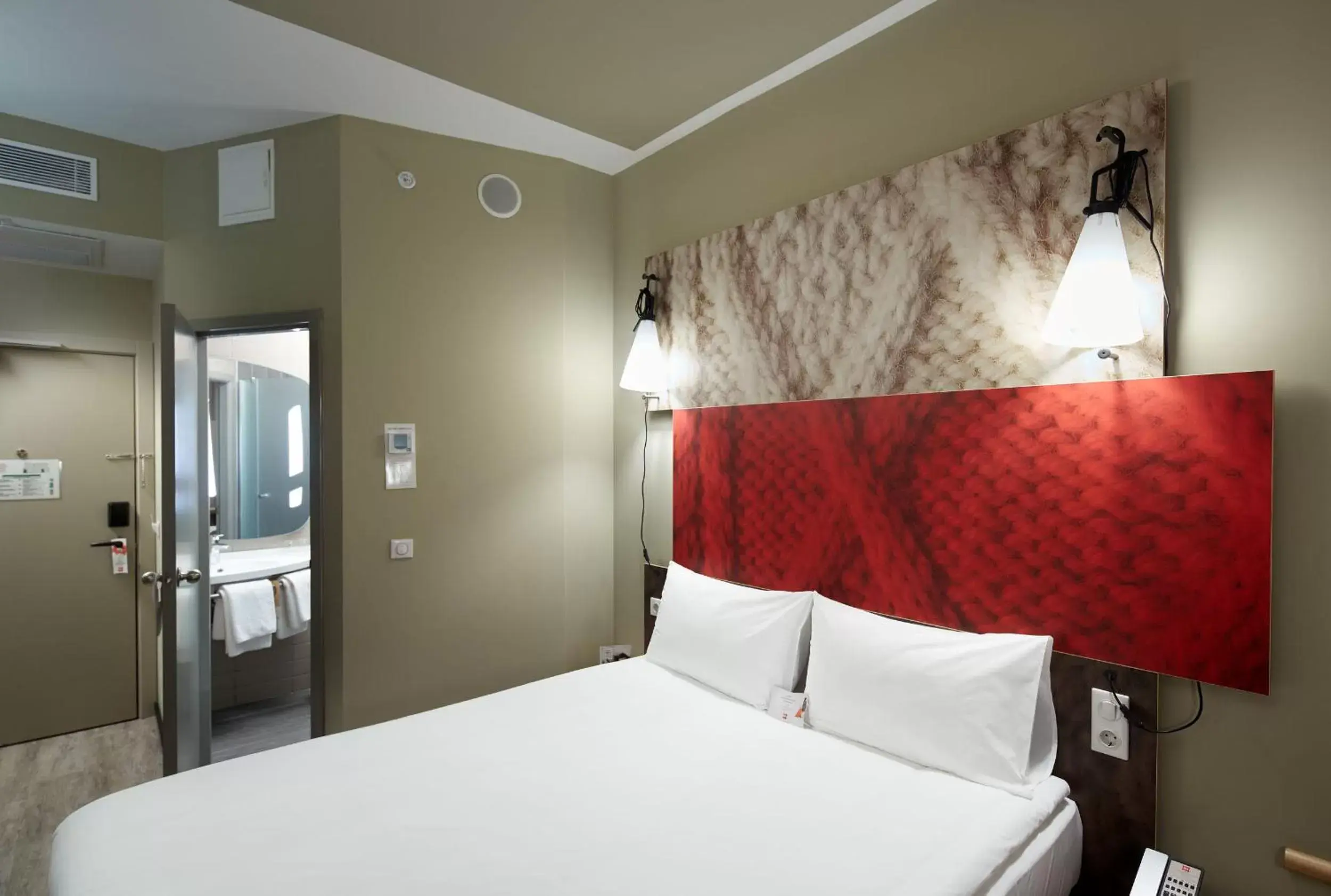Photo of the whole room, Room Photo in Ibis Istanbul West