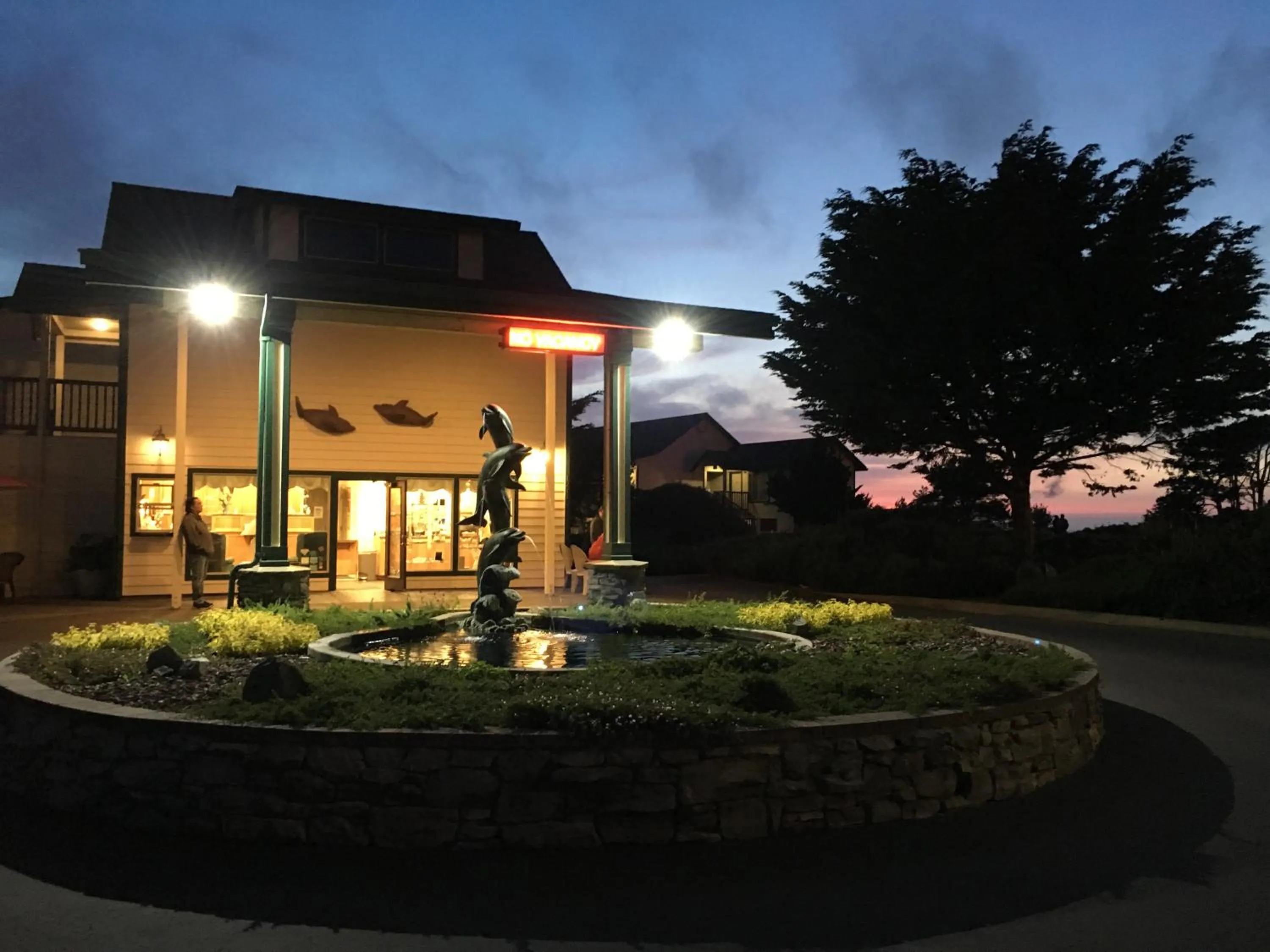 Emerald Dolphin Inn & Mini Golf