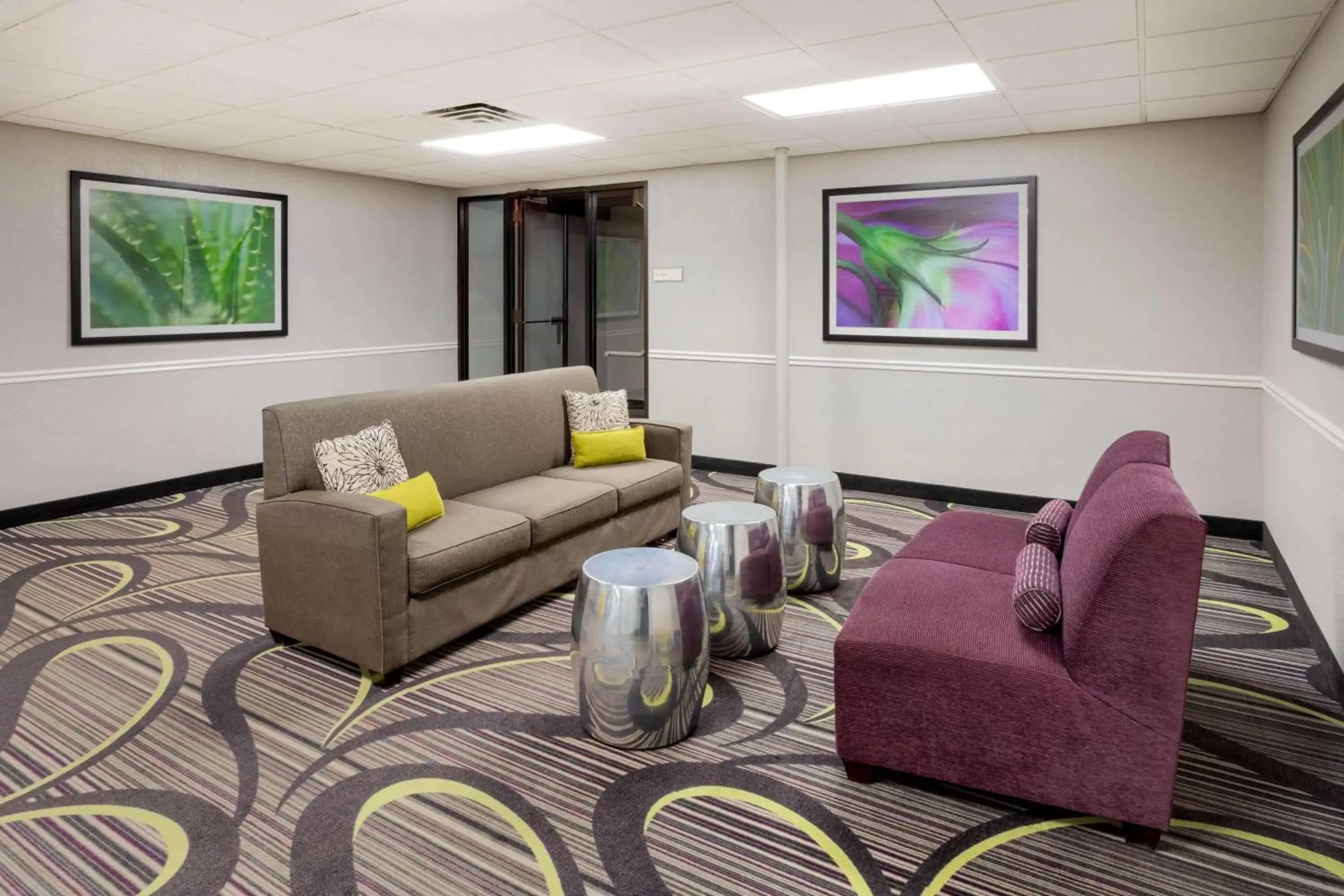 Lobby or reception, Seating Area in La Quinta by Wyndham Minneapolis Bloomington W